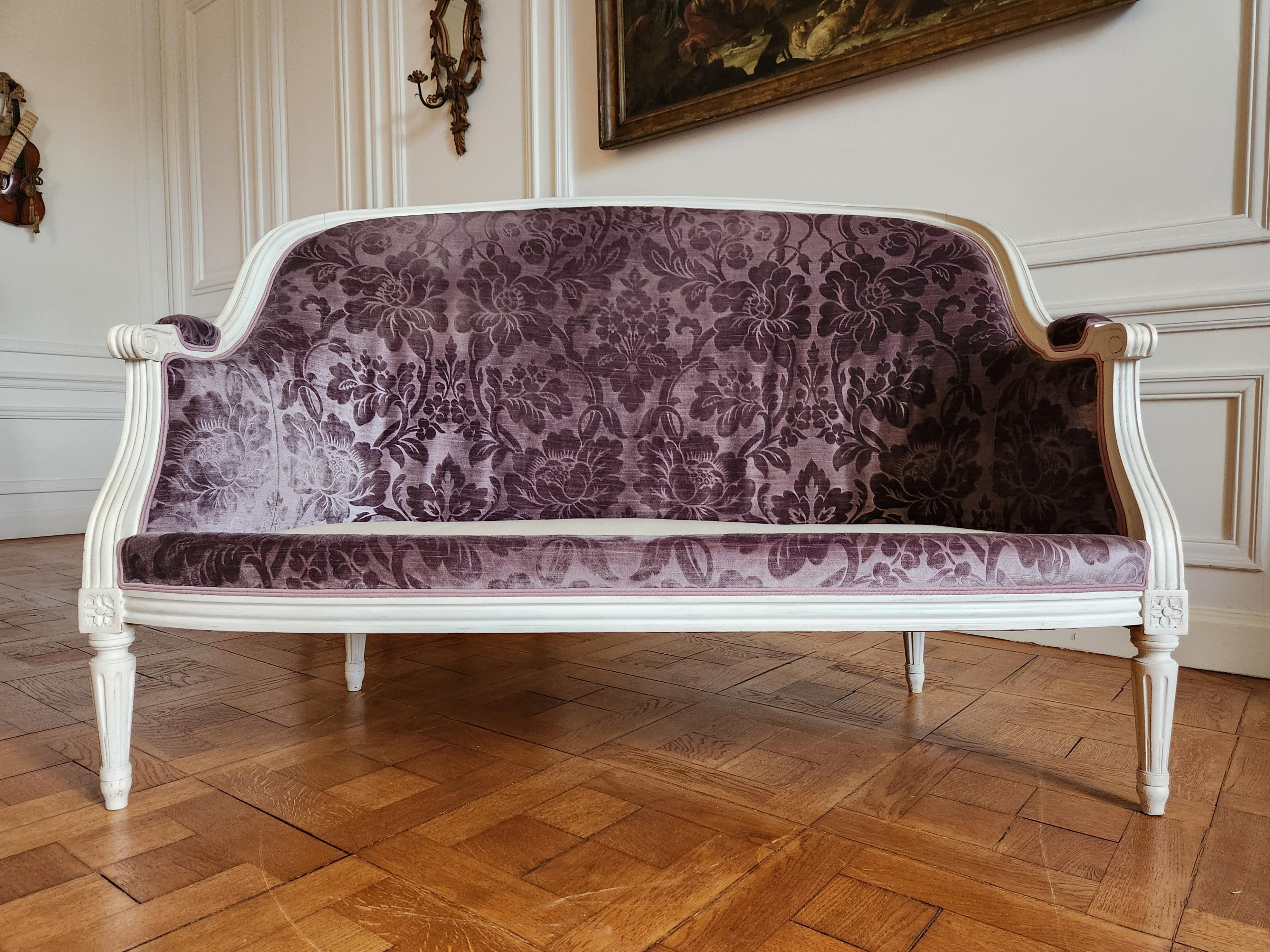 Antique French Louis XVI SeatAntique French Sofa, Maison Pierre Frey Velvet Francés en venta