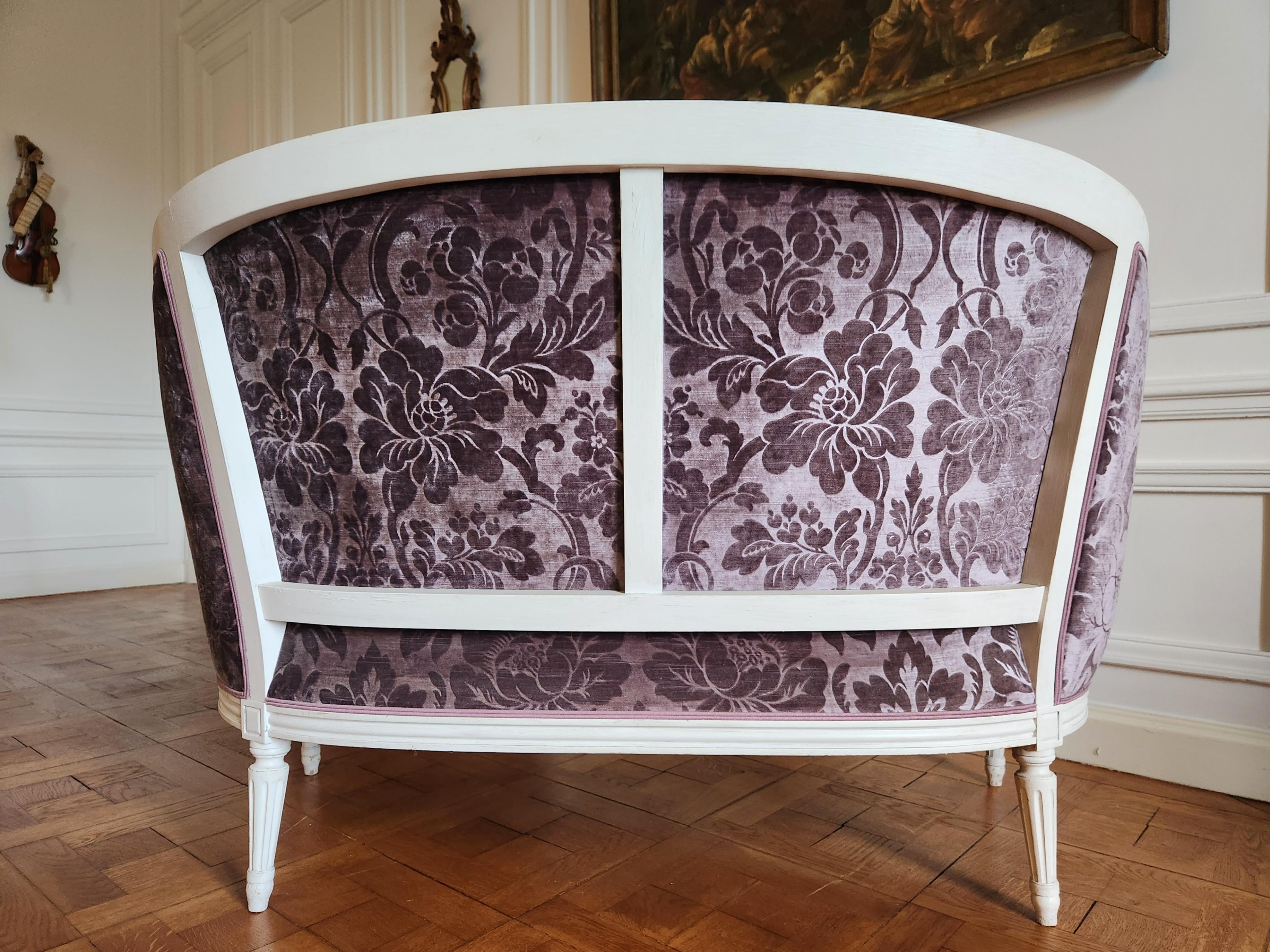 Antique French Louis XVI SeatAntique French Sofa, Maison Pierre Frey Velvet siglo XX en venta