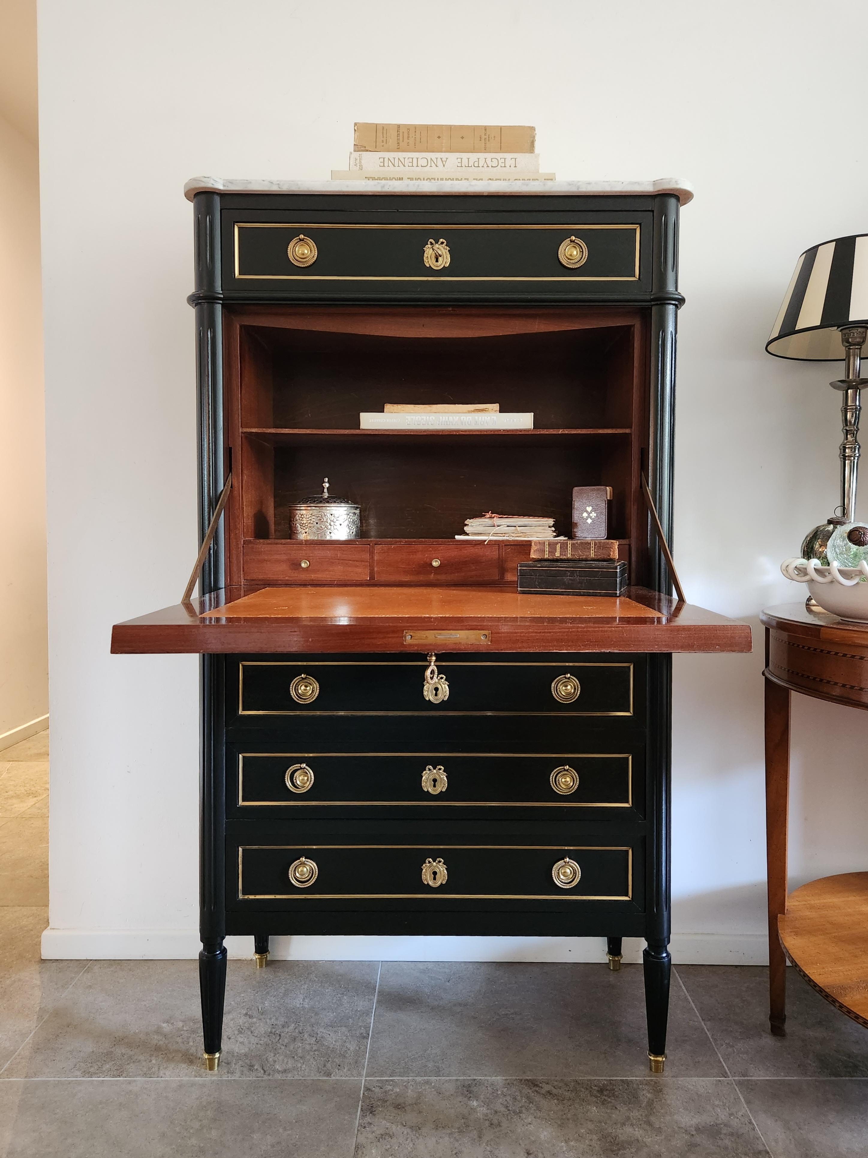 Antigua cómoda secreter francesa Luis XVI, mármol de Carrara en venta 6