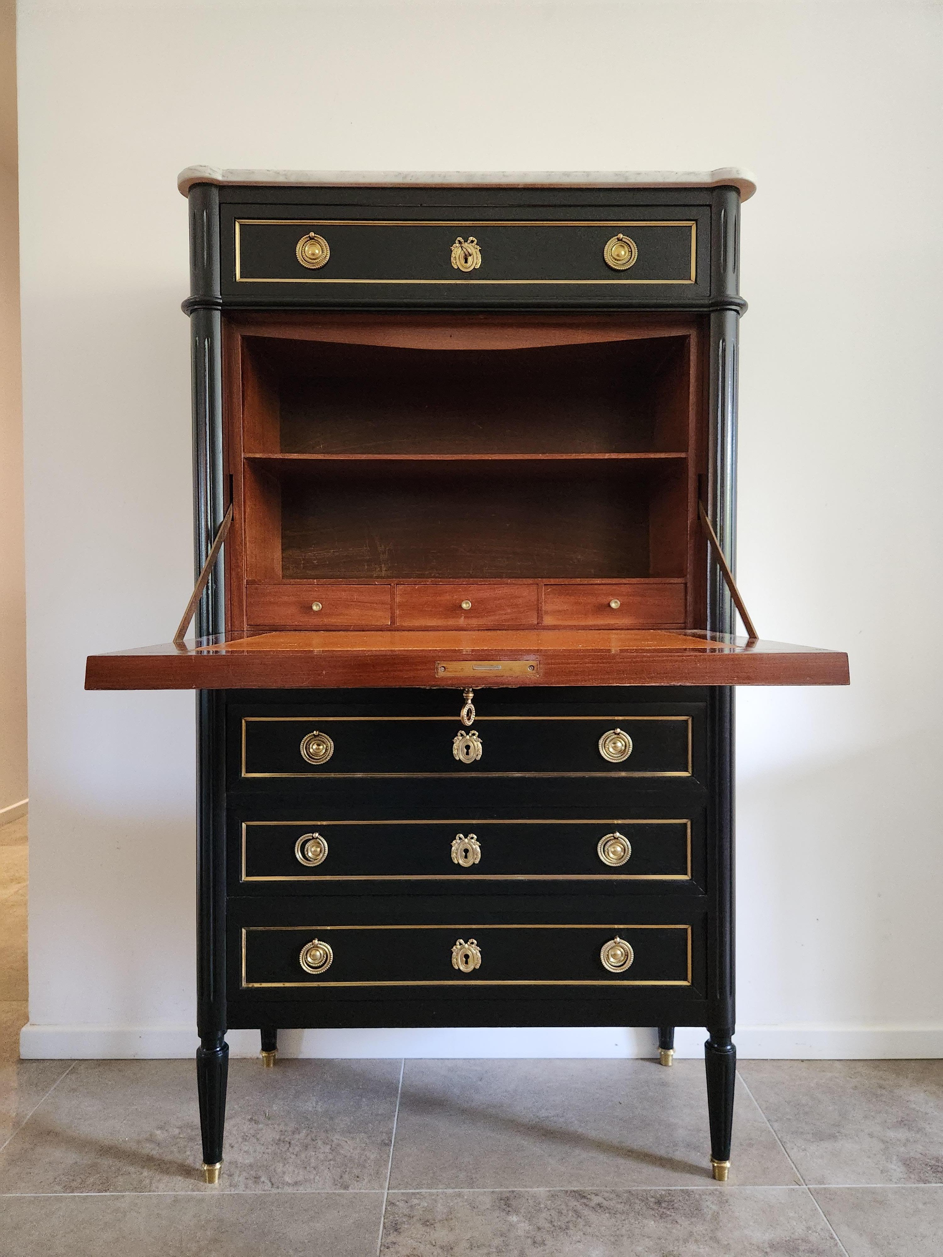 Antigua cómoda secreter francesa Luis XVI, mármol de Carrara Francés en venta