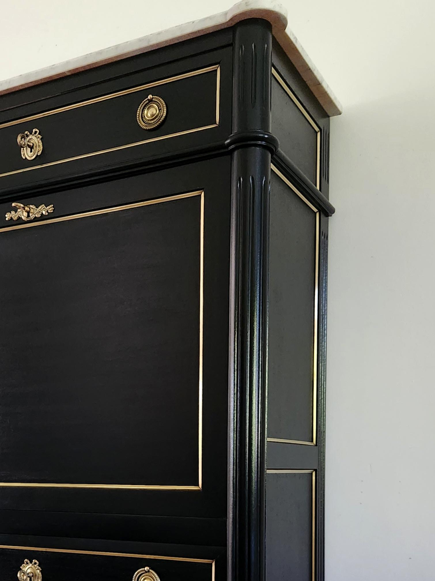 Antigua cómoda secreter francesa Luis XVI, mármol de Carrara en venta 1