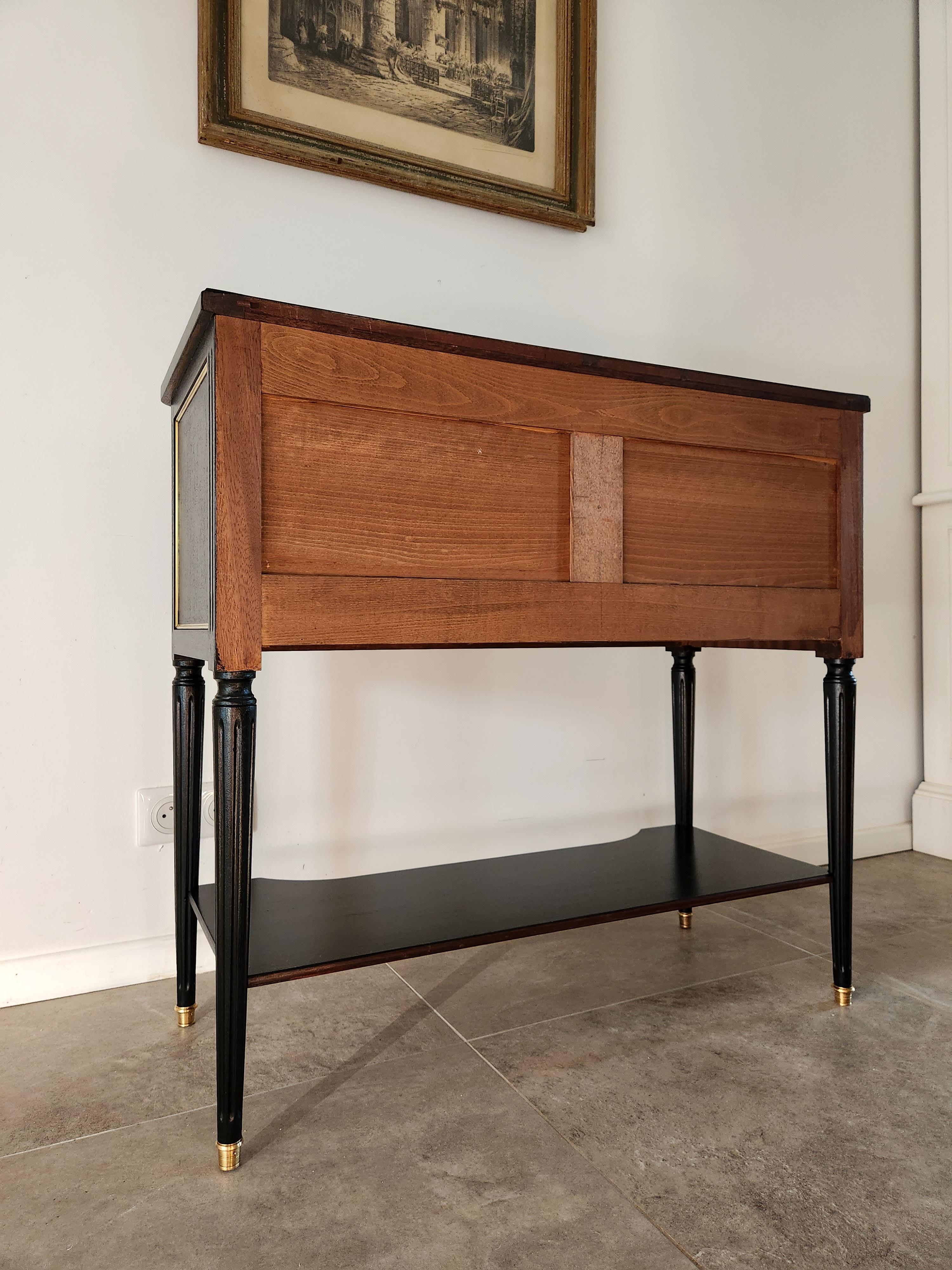 Francese Antique French Louis XVI, Armadio per argenteria, Consolle con petto in vendita