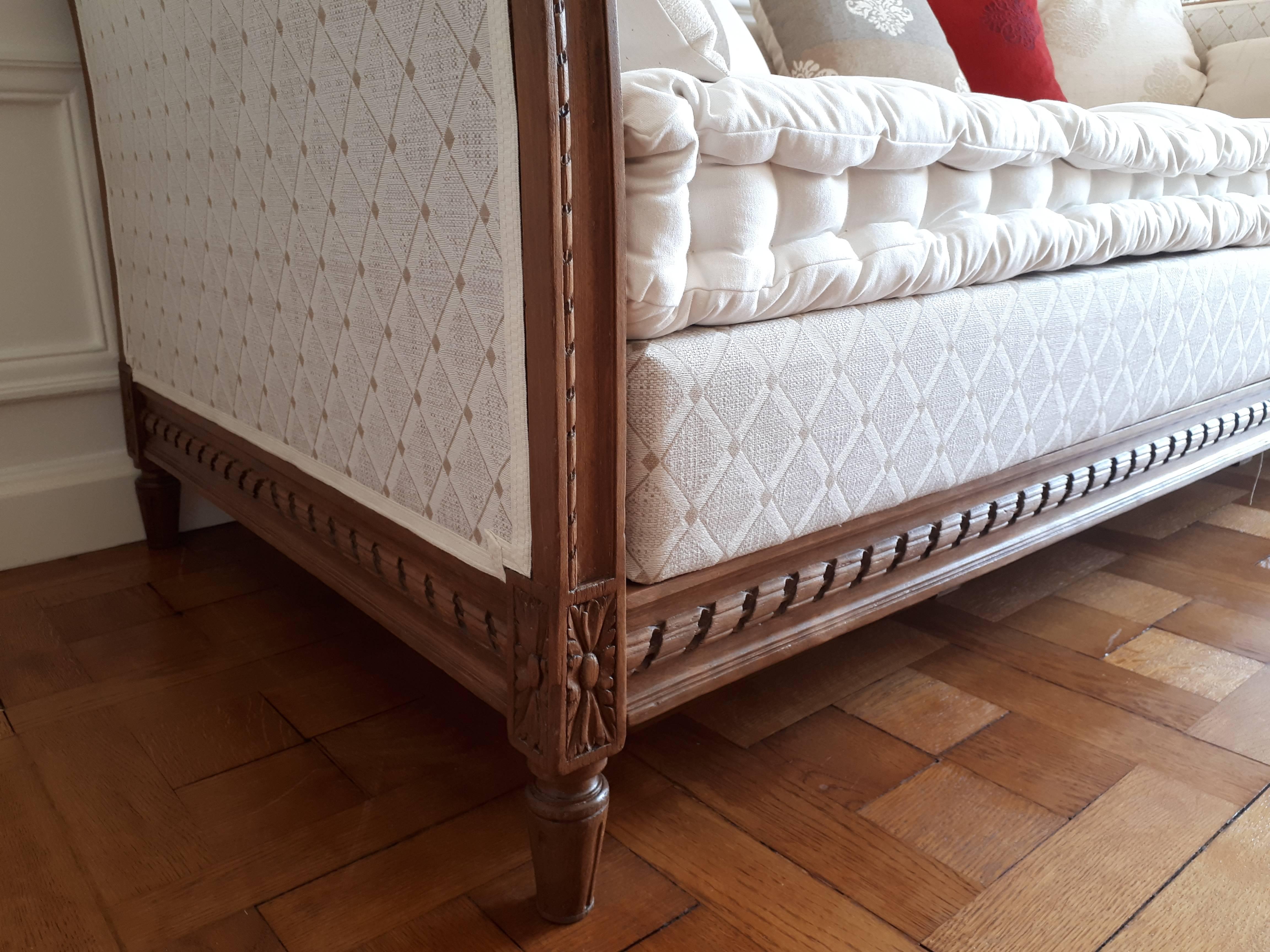 Antique French Louis XVI Sofa In Excellent Condition In Senonches, Centre-Val de Loire