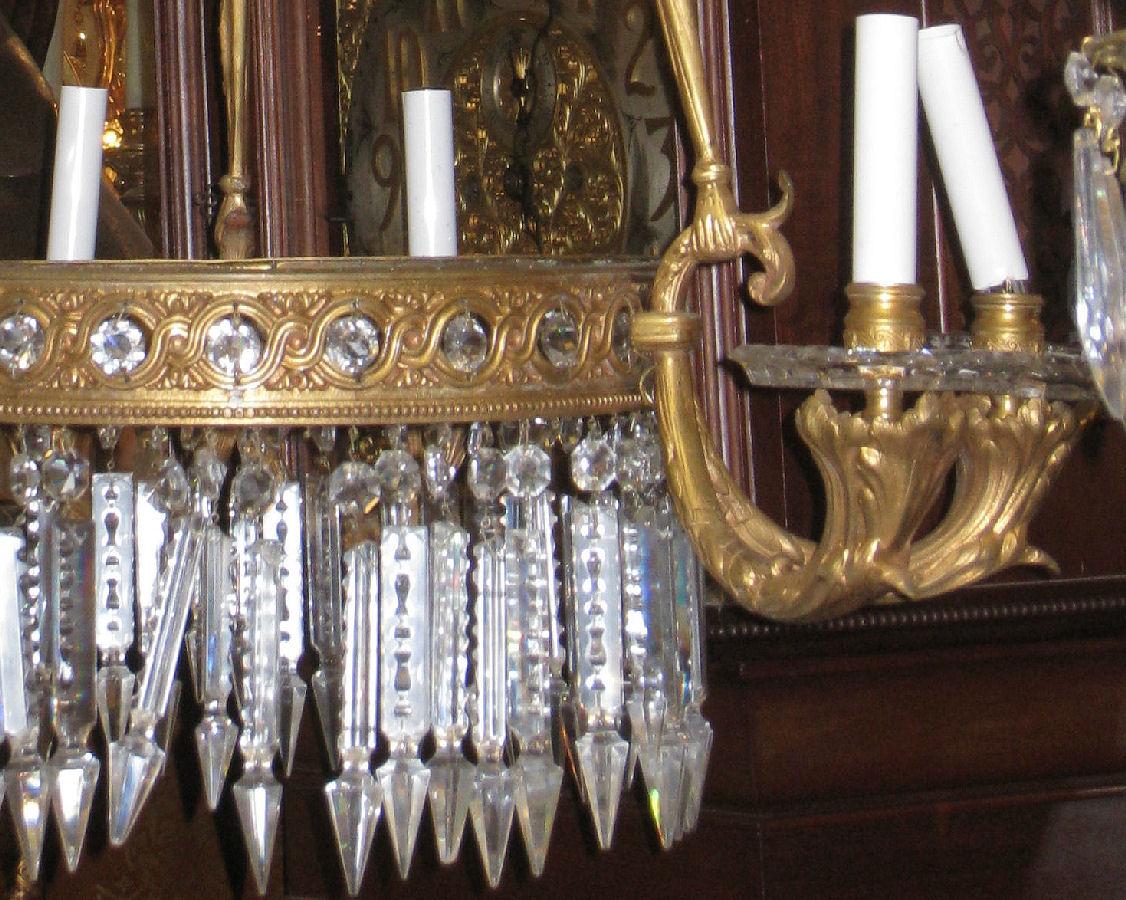 Doré Lustre français ancien de style Louis XVI à 6 lumières en bronze doré en vente
