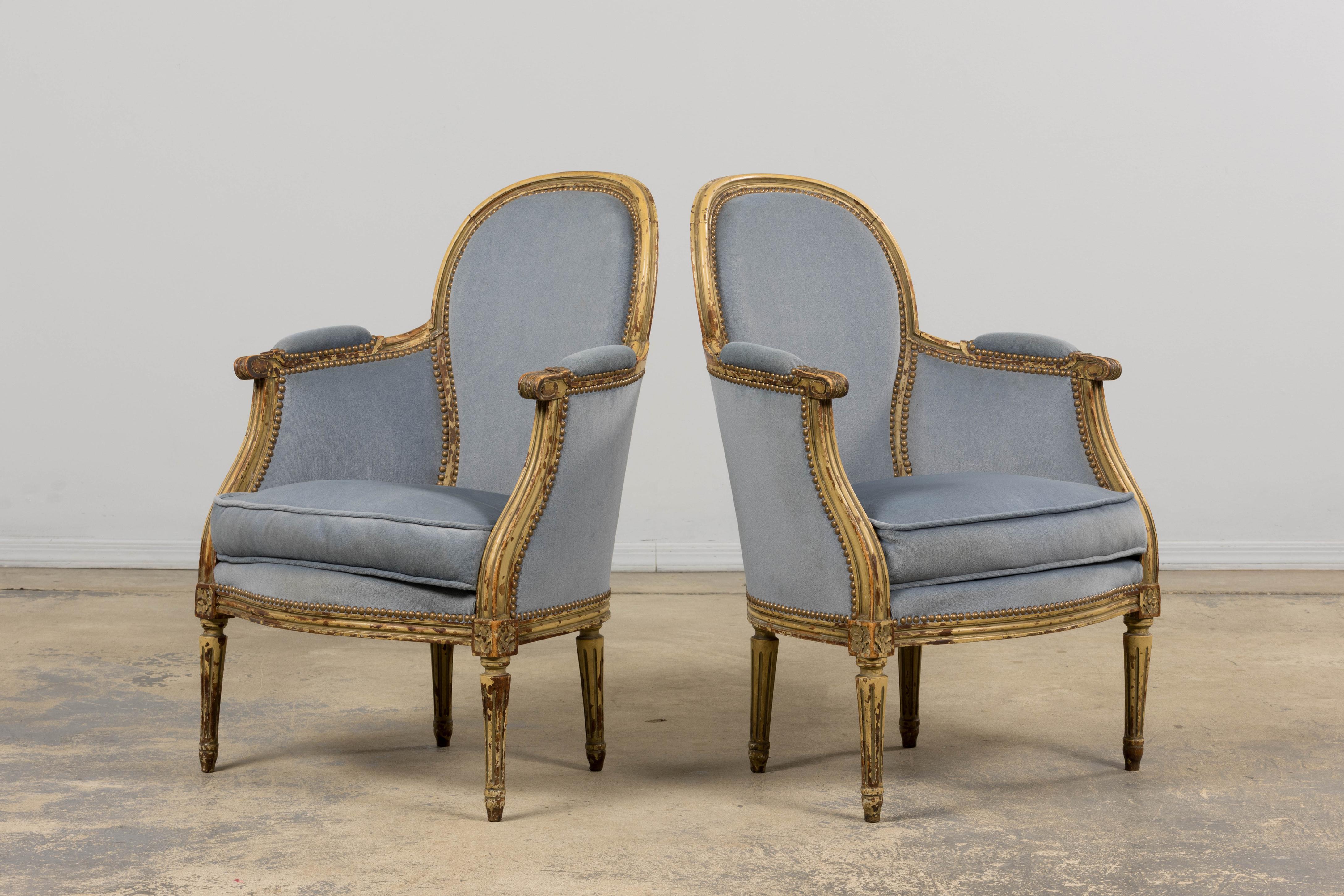 Antiguos sillones franceses estilo Luis XVI de terciopelo azul - Pareja en venta 8
