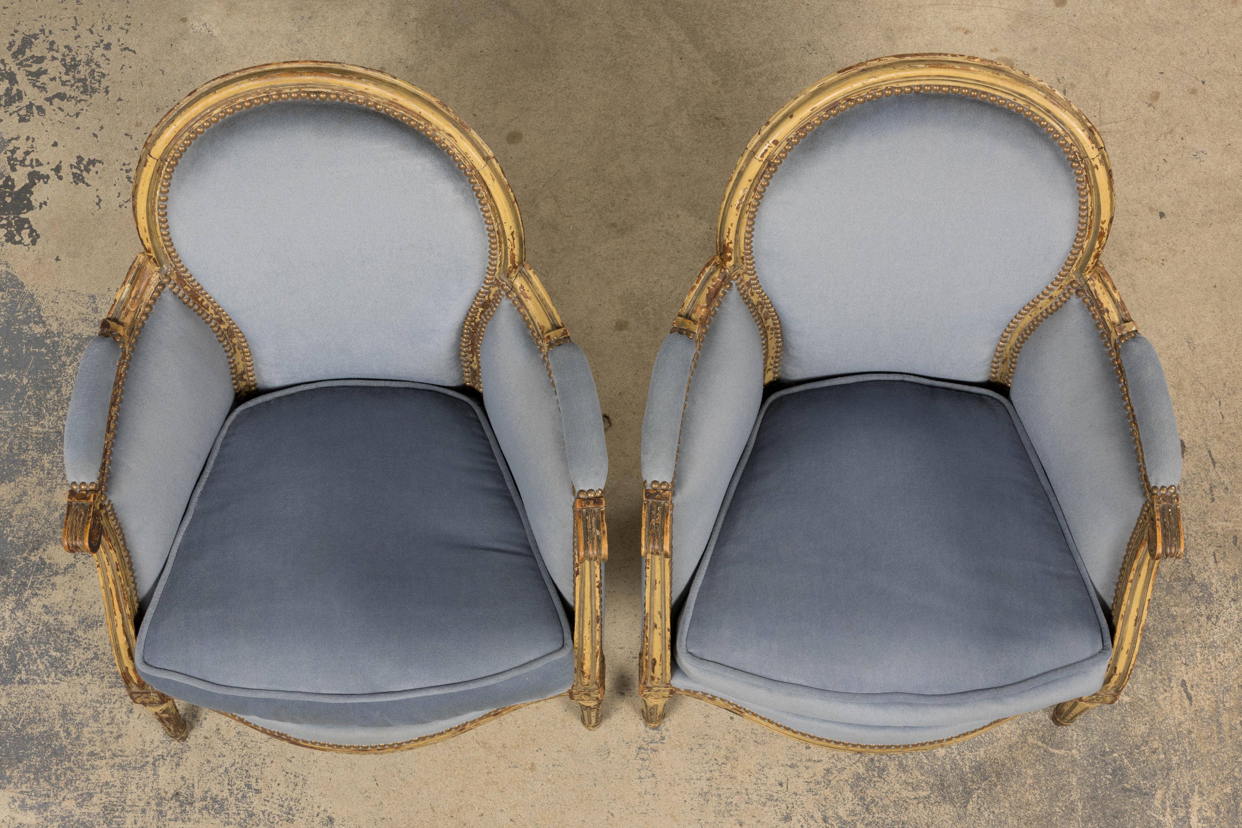 Antiguos sillones franceses estilo Luis XVI de terciopelo azul - Pareja Francés en venta