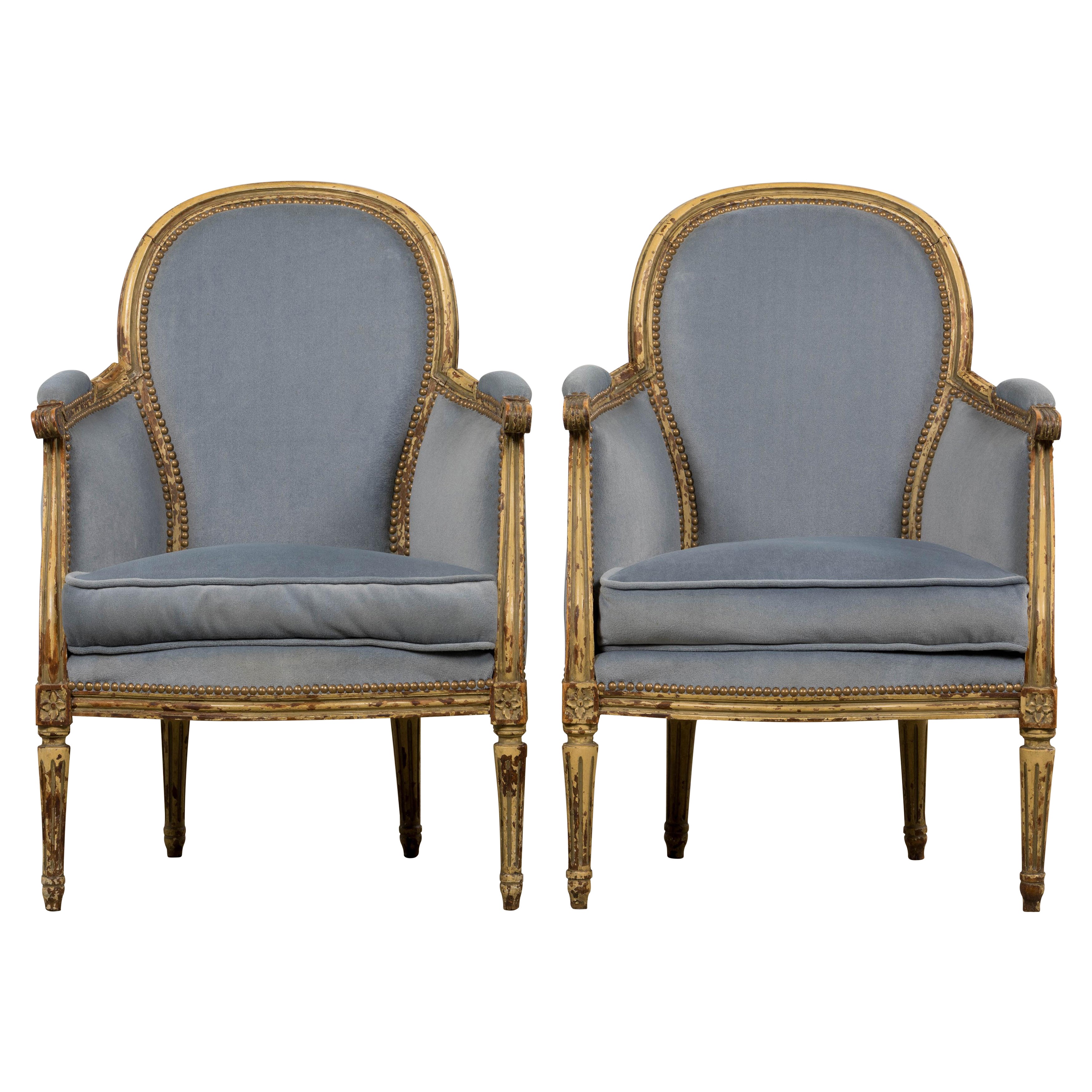 Paire d'anciens fauteuils français de style Louis XVI en velours bleu