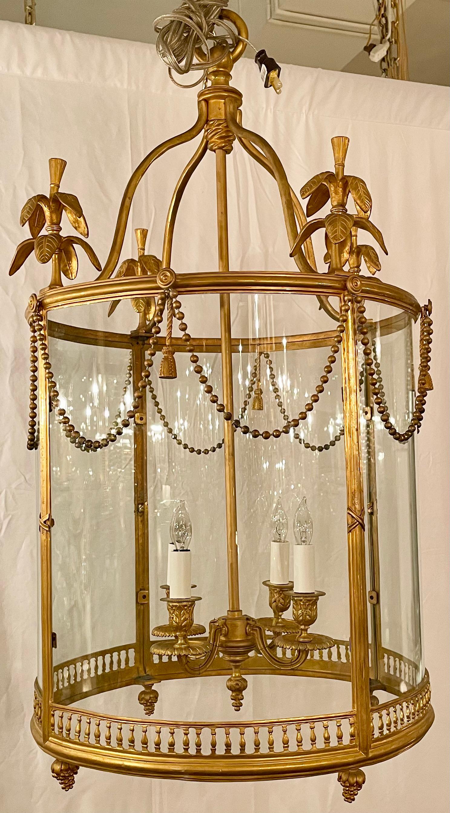 Lanterne ancienne de style Louis XVI en bronze d'Oré et verre bombé, vers 1890.