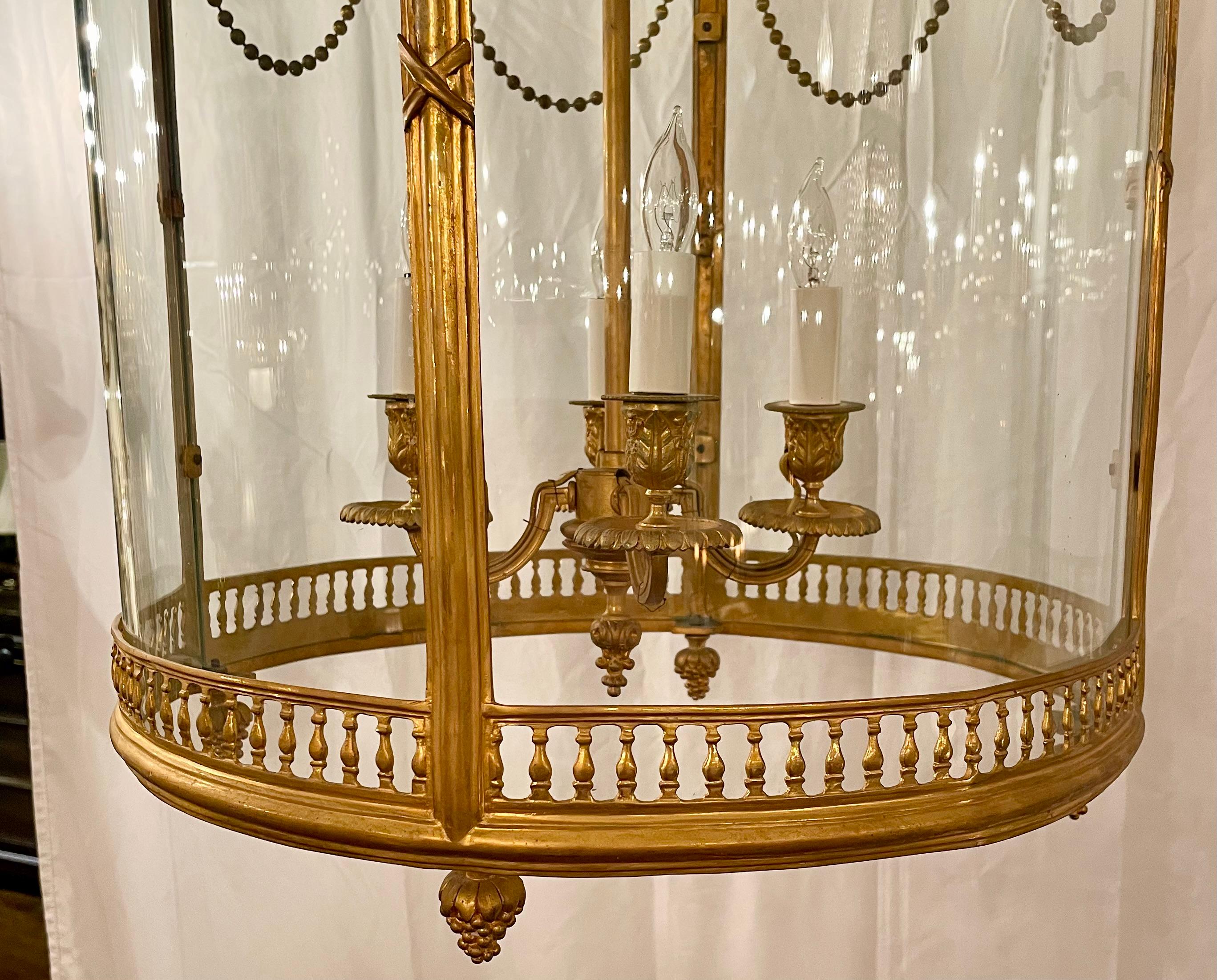 Antique French Style Louis XVI Bronze D'Oré & Curved Glass Lantern, Circa 1890. Bon état - En vente à New Orleans, LA