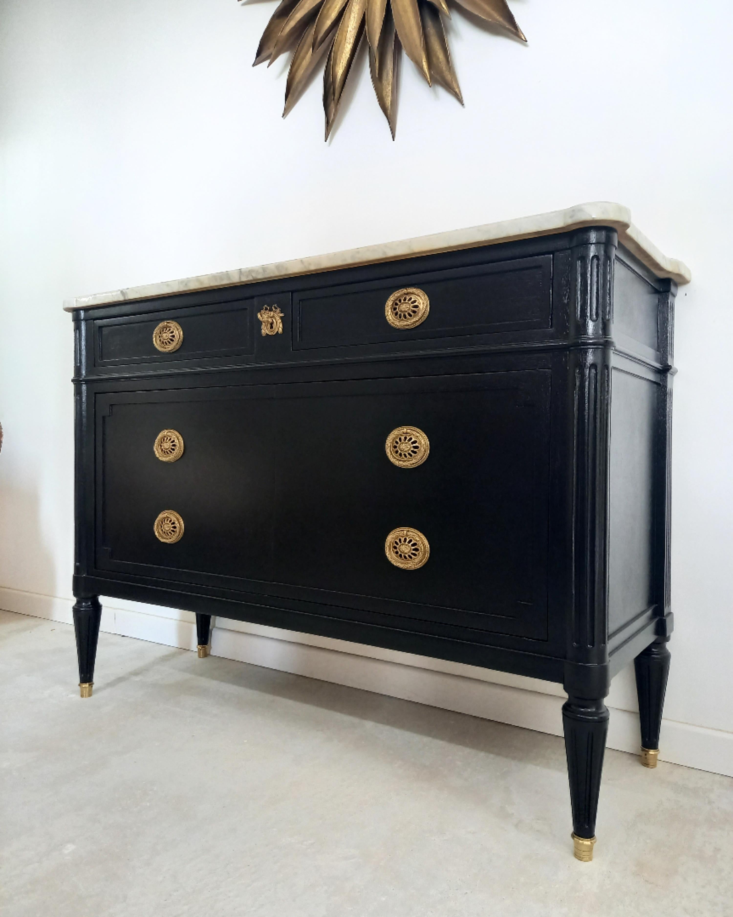 Antique French Louis XVI Style Buffet Chest of Drawers, Carrara Marble & Bronze In Good Condition In Senonches, Centre-Val de Loire