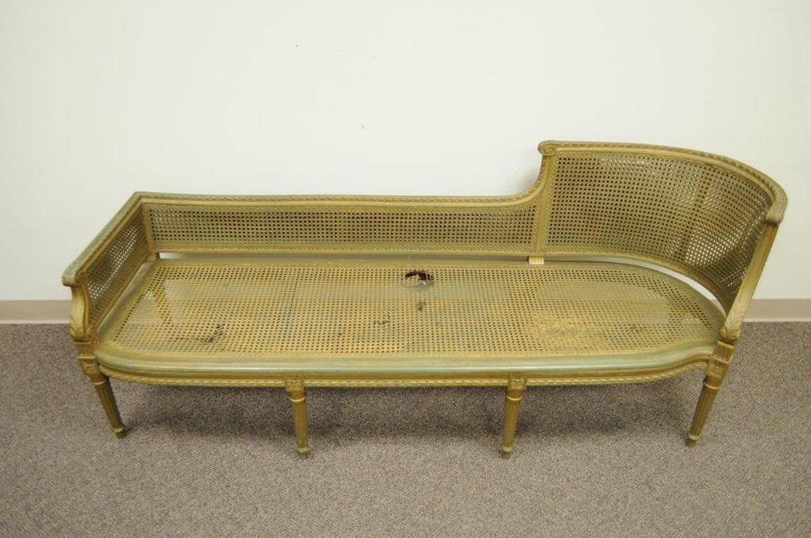 Antike Französisch Louis XVI Stil Caned Chaise Lounge Recamier Fainting Couch Sofa im Zustand „Gut“ in Philadelphia, PA