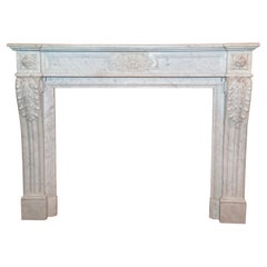 Antiker französischer Kaminsims aus Carrara-Marmor im Louis-XVI-Stil, um 1860