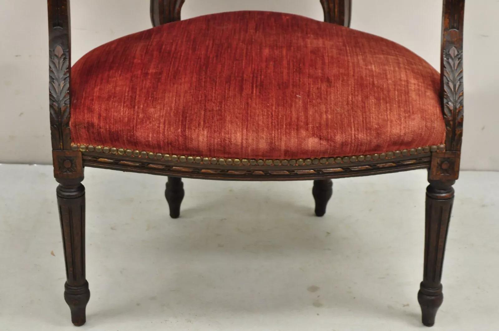 Antique French Louis XVI Style Carved Walnut Needlepoint Red Fauteuil Arm Chair (Sedia a braccio) in vendita 4