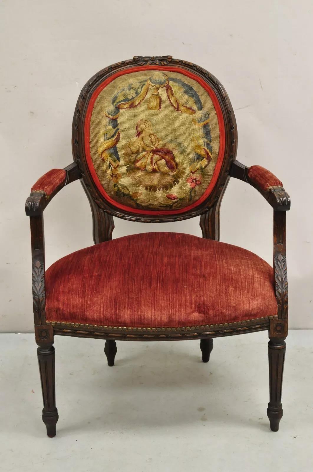 Antique French Louis XVI Style Carved Walnut Needlepoint Red Fauteuil Arm Chair (Sedia a braccio) in vendita 5