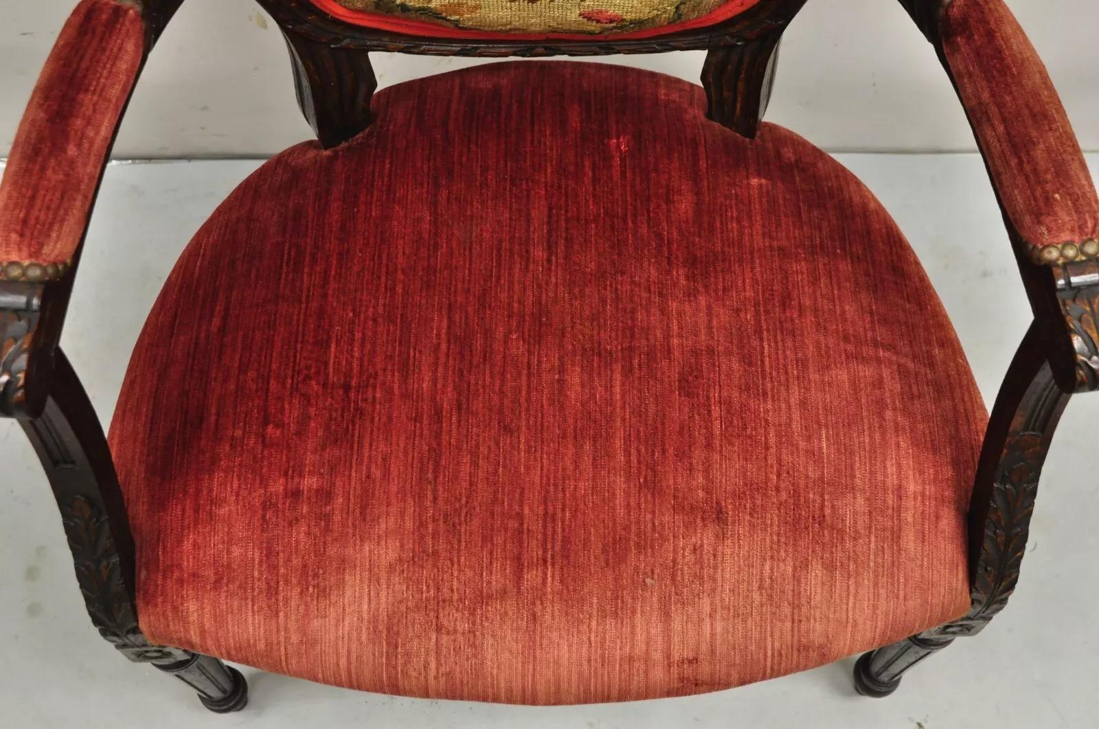 Noce Antique French Louis XVI Style Carved Walnut Needlepoint Red Fauteuil Arm Chair (Sedia a braccio) in vendita