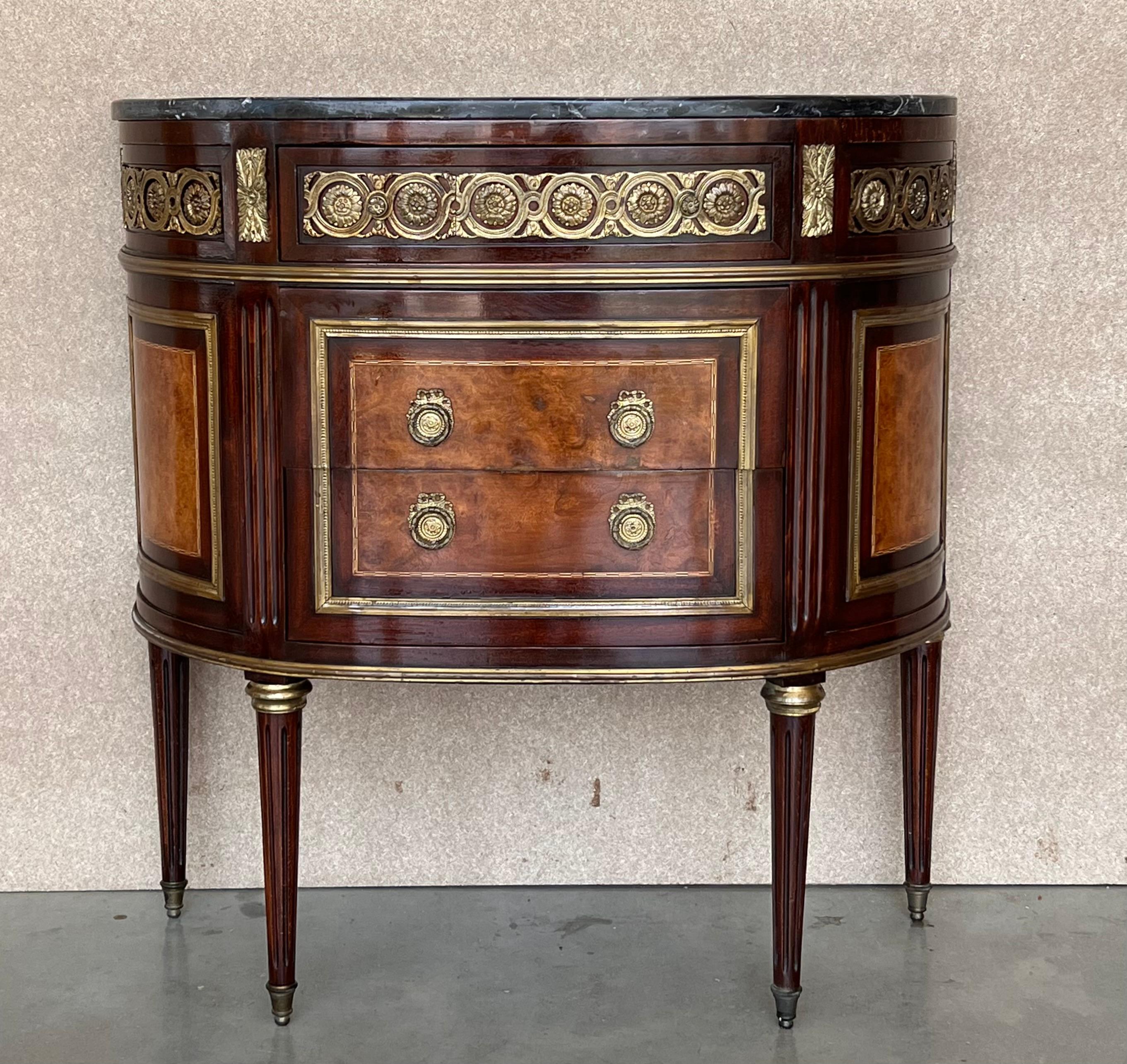 Antique French, Louis XVI Style Chest of Drawers Commode Buffet Marquetry Bronze In Good Condition In Miami, FL