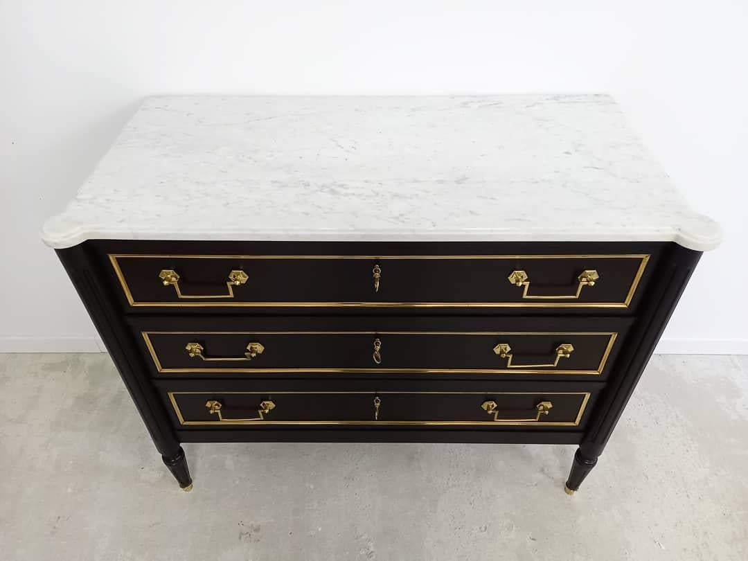 Antique French Louis XVI Chest of Drawers Commode Carrara Marble, Bronze & Brass In Good Condition In Senonches, Centre-Val de Loire