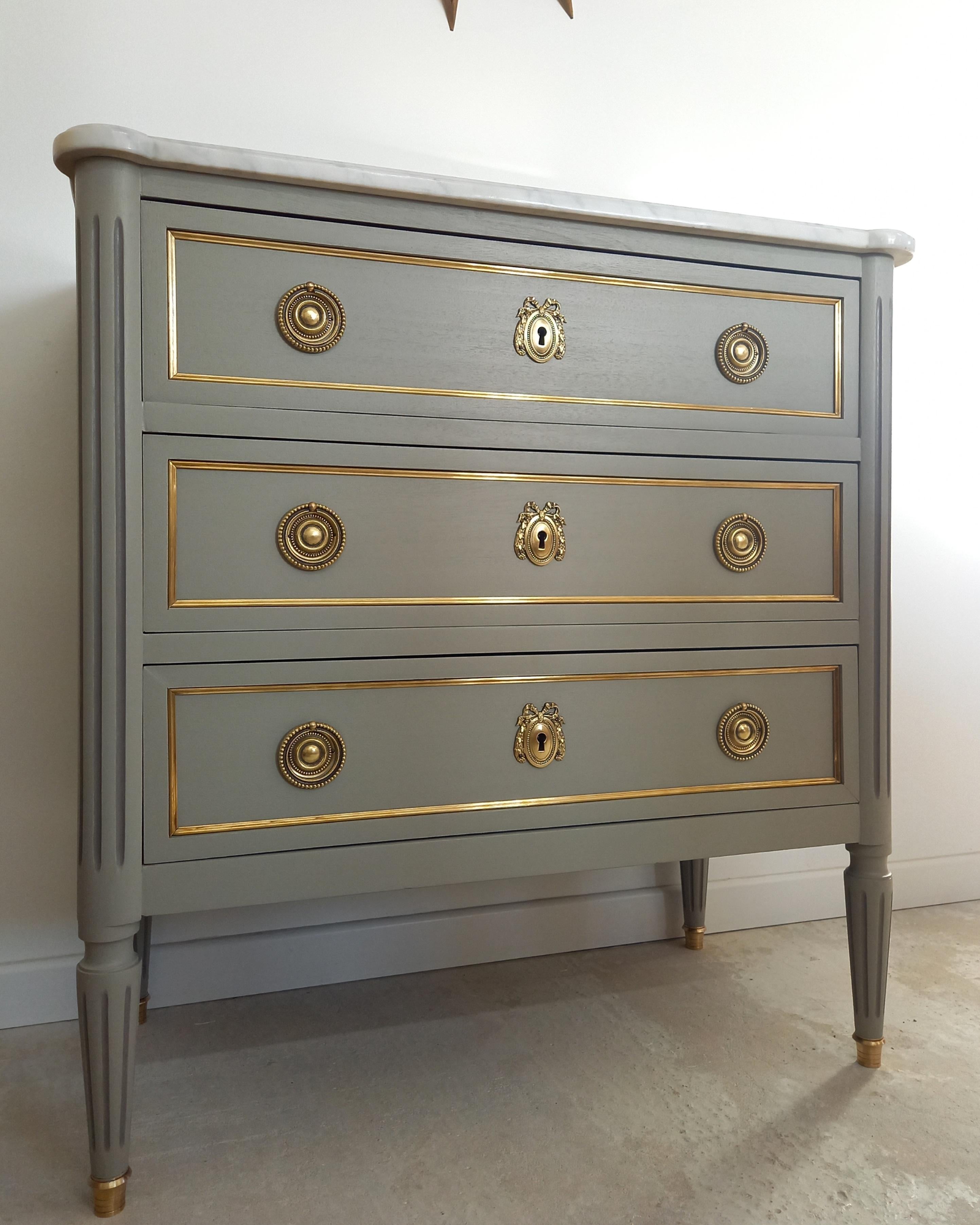 Antique French, Louis XVI Style Chest of Drawers Commode In Good Condition In Senonches, Centre-Val de Loire