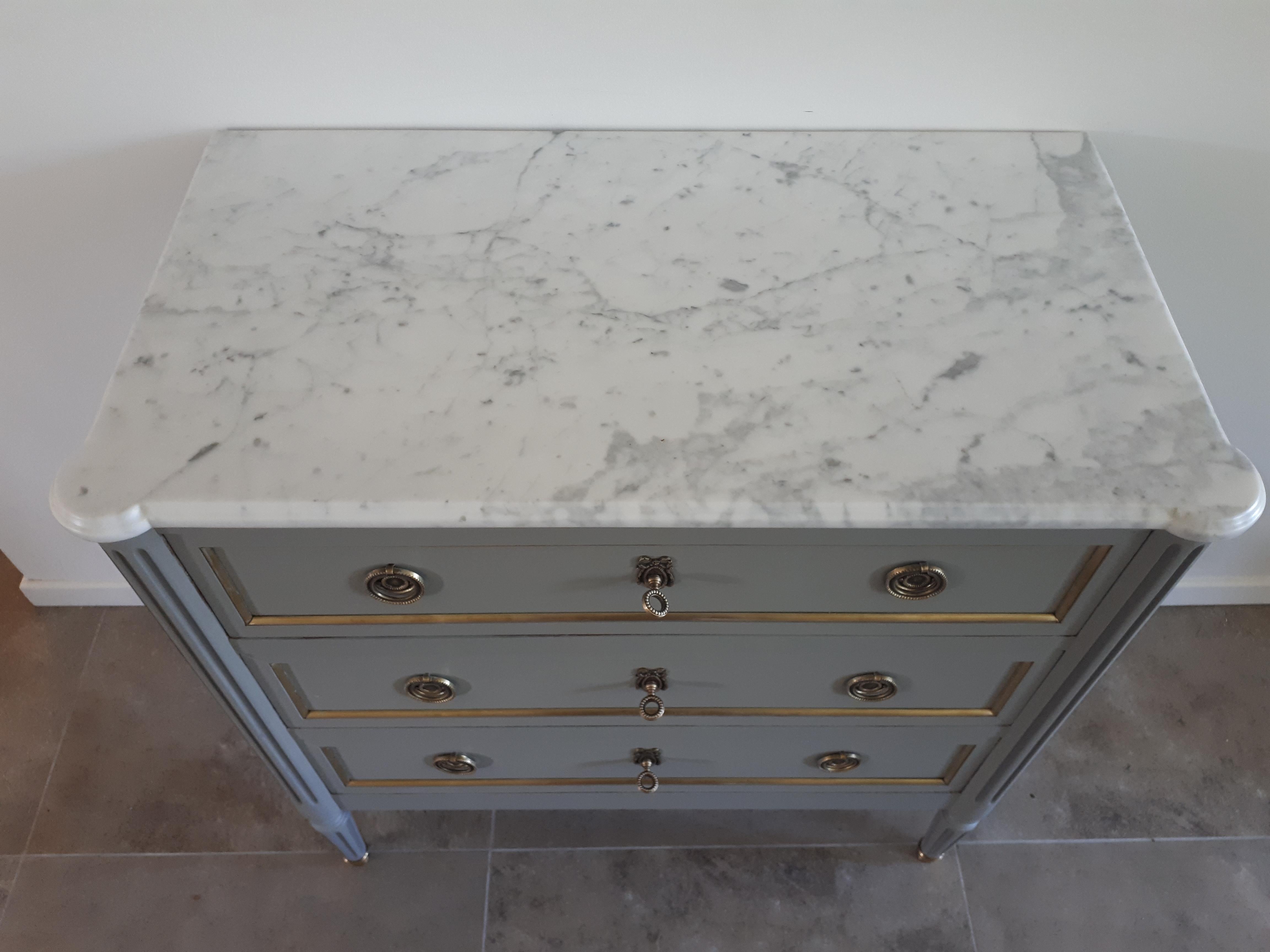 Antique French, Louis XVI Style Chest of Drawers Commode In Good Condition In Senonches, Centre-Val de Loire