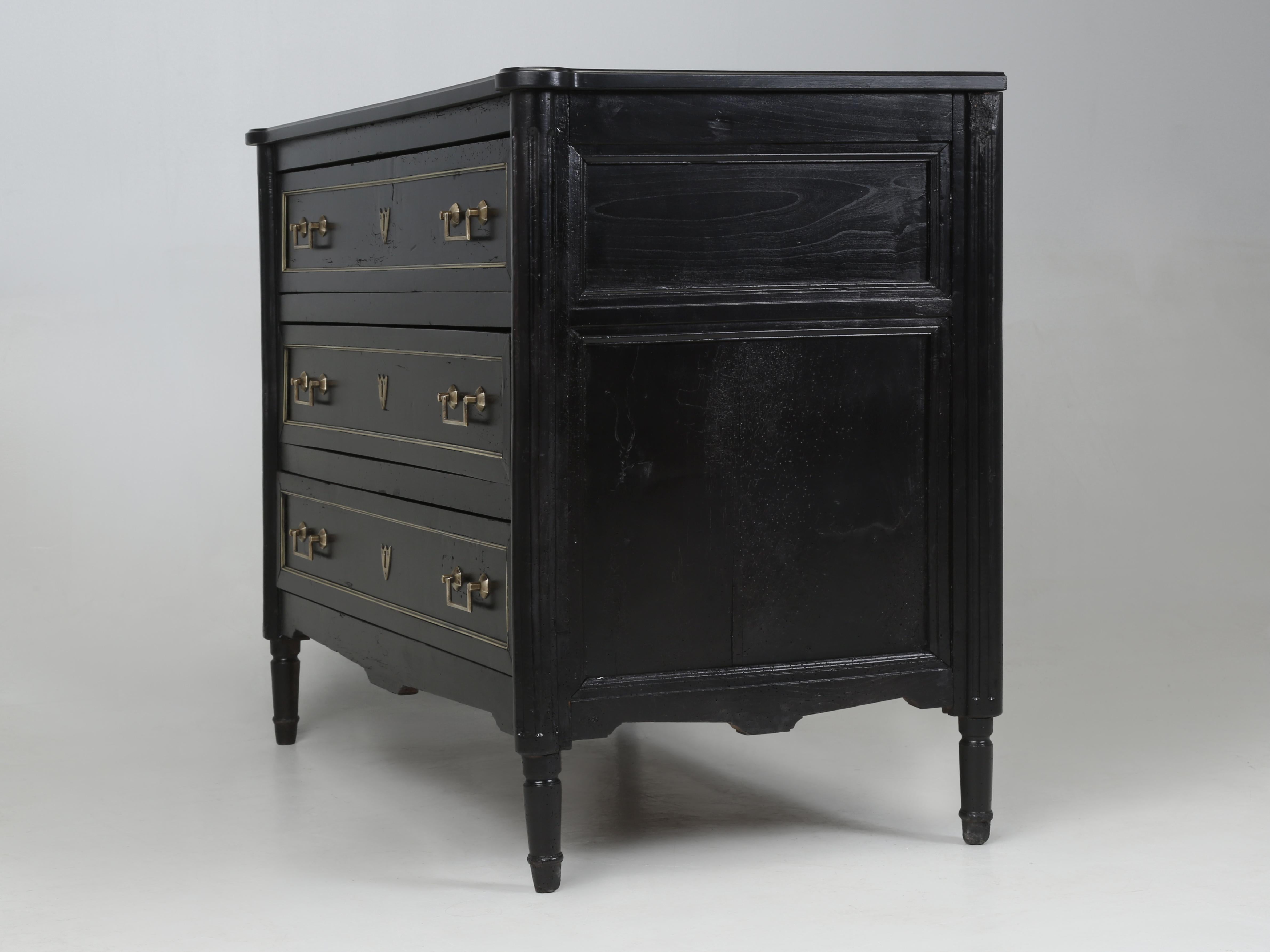Luigi XVI Antique French Louis XVI Style Commode con finitura ebanizzata 200 anni fa in vendita
