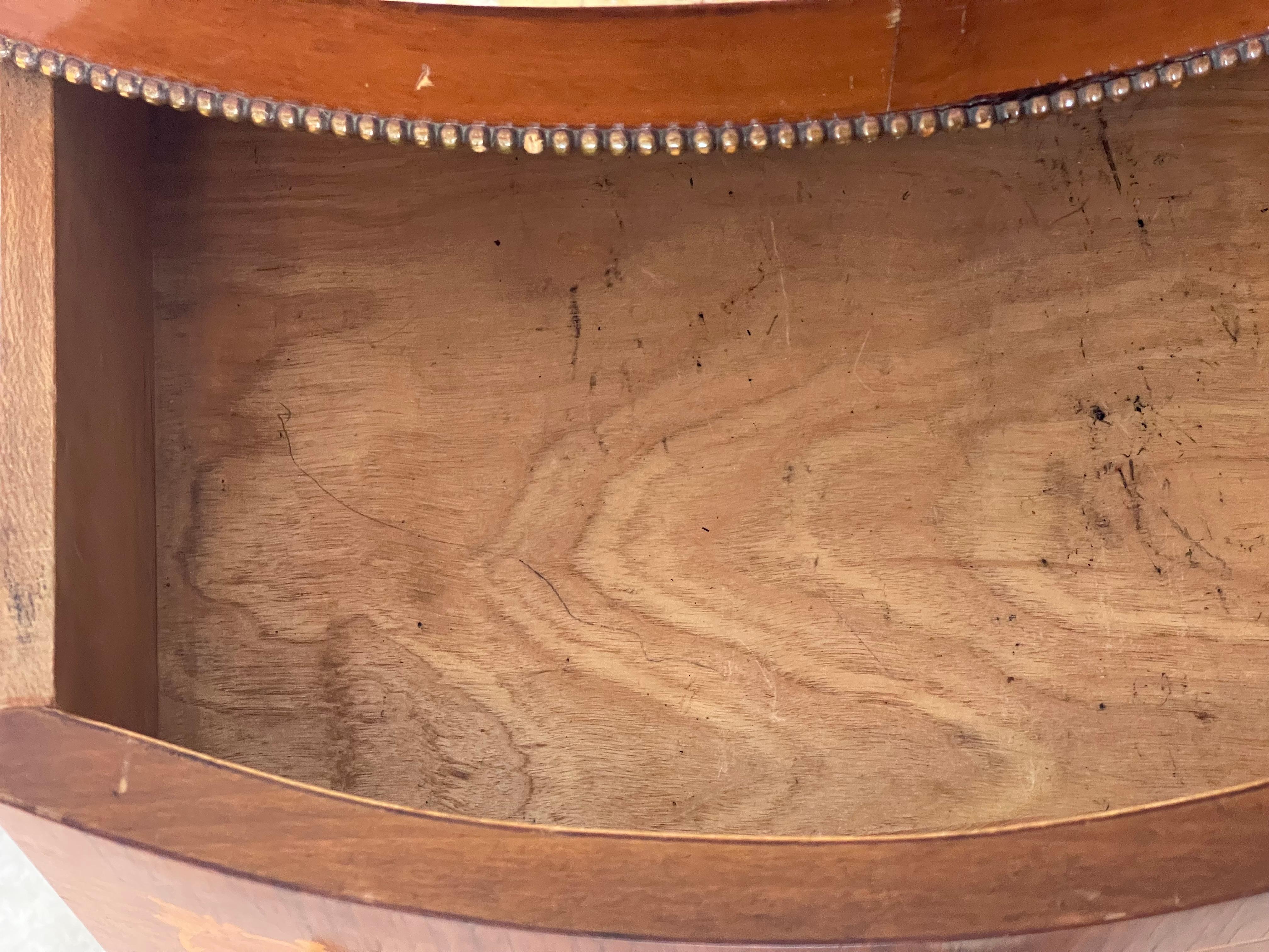 Antique French Commode in stile Luigi XVI con piano in marmo in vendita 1