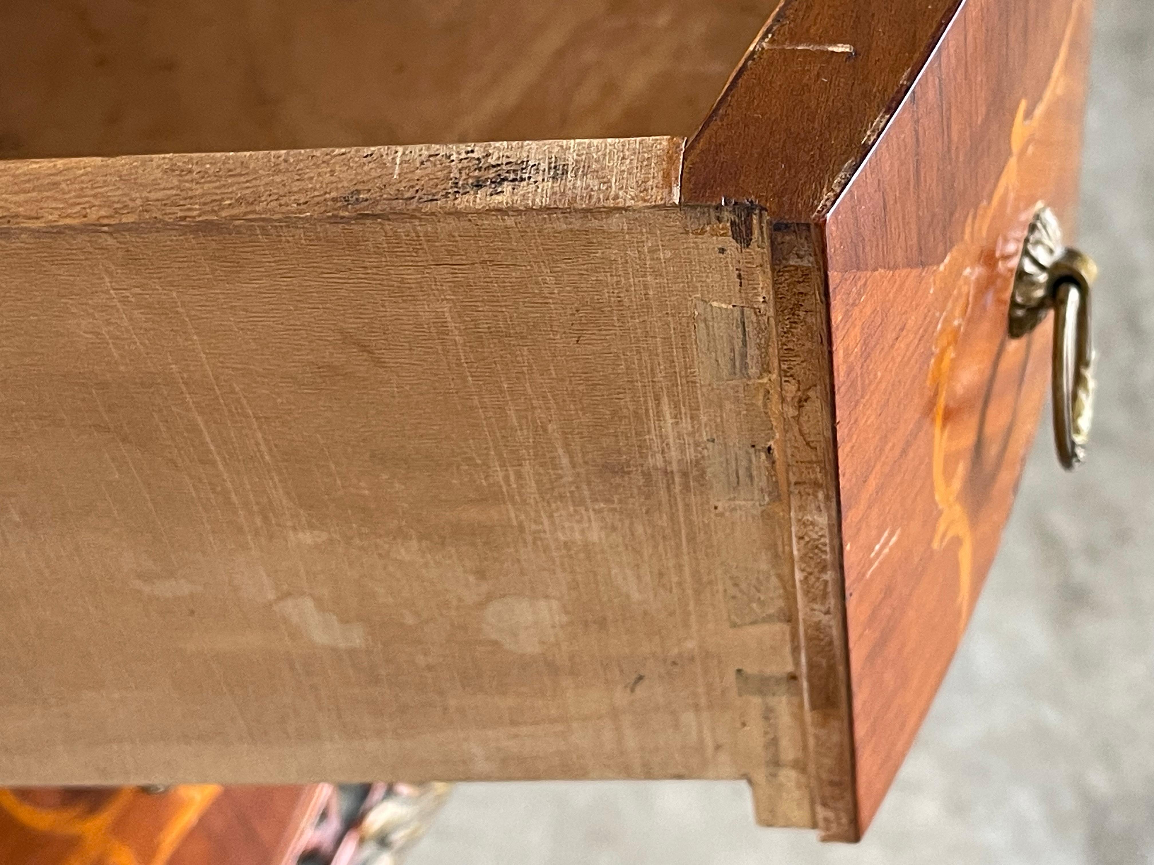 Antique French Commode in stile Luigi XVI con piano in marmo in vendita 2