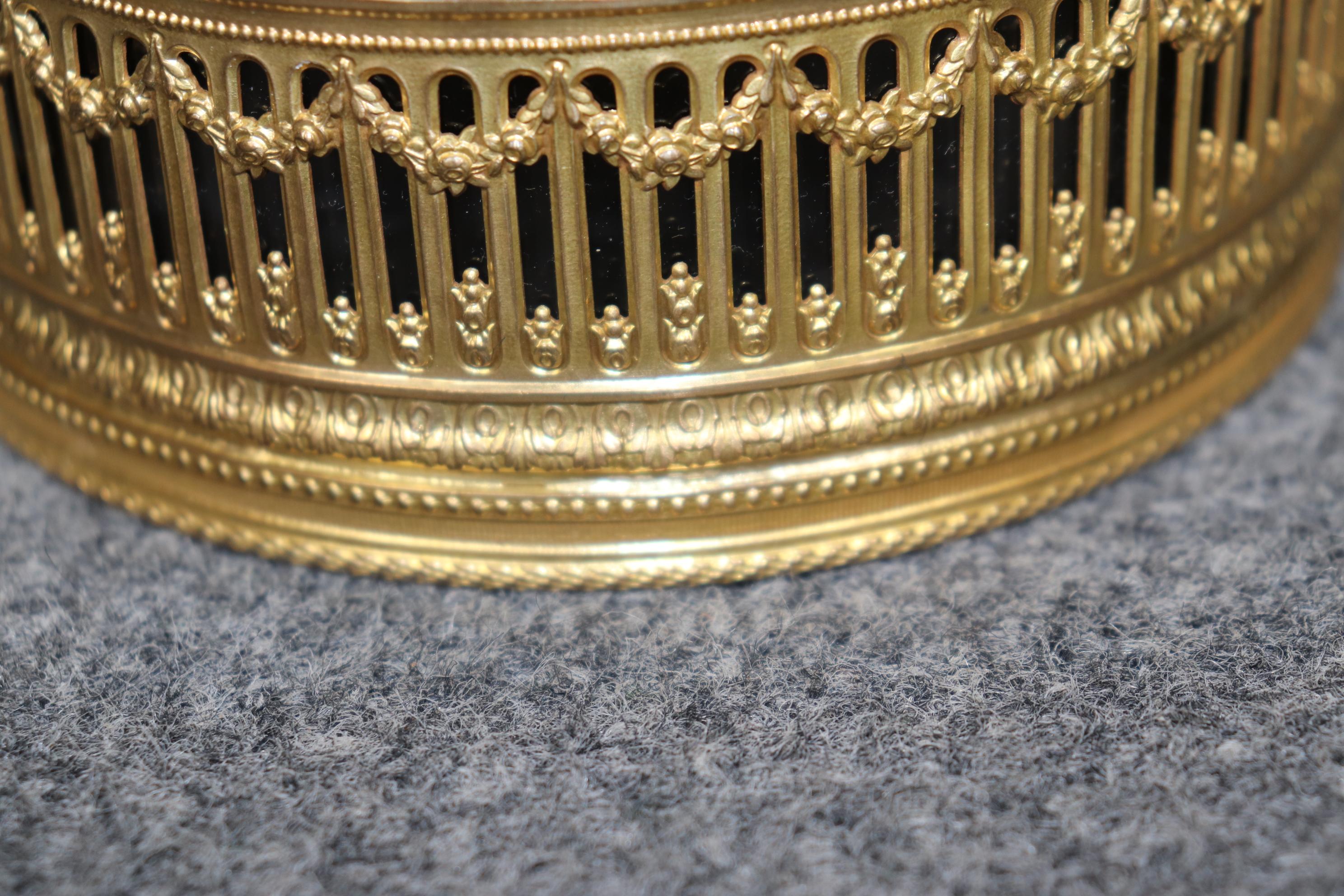 Ancienne boîte à bijoux française de style Louis XVI en cristal et émaillé doré en vente 6