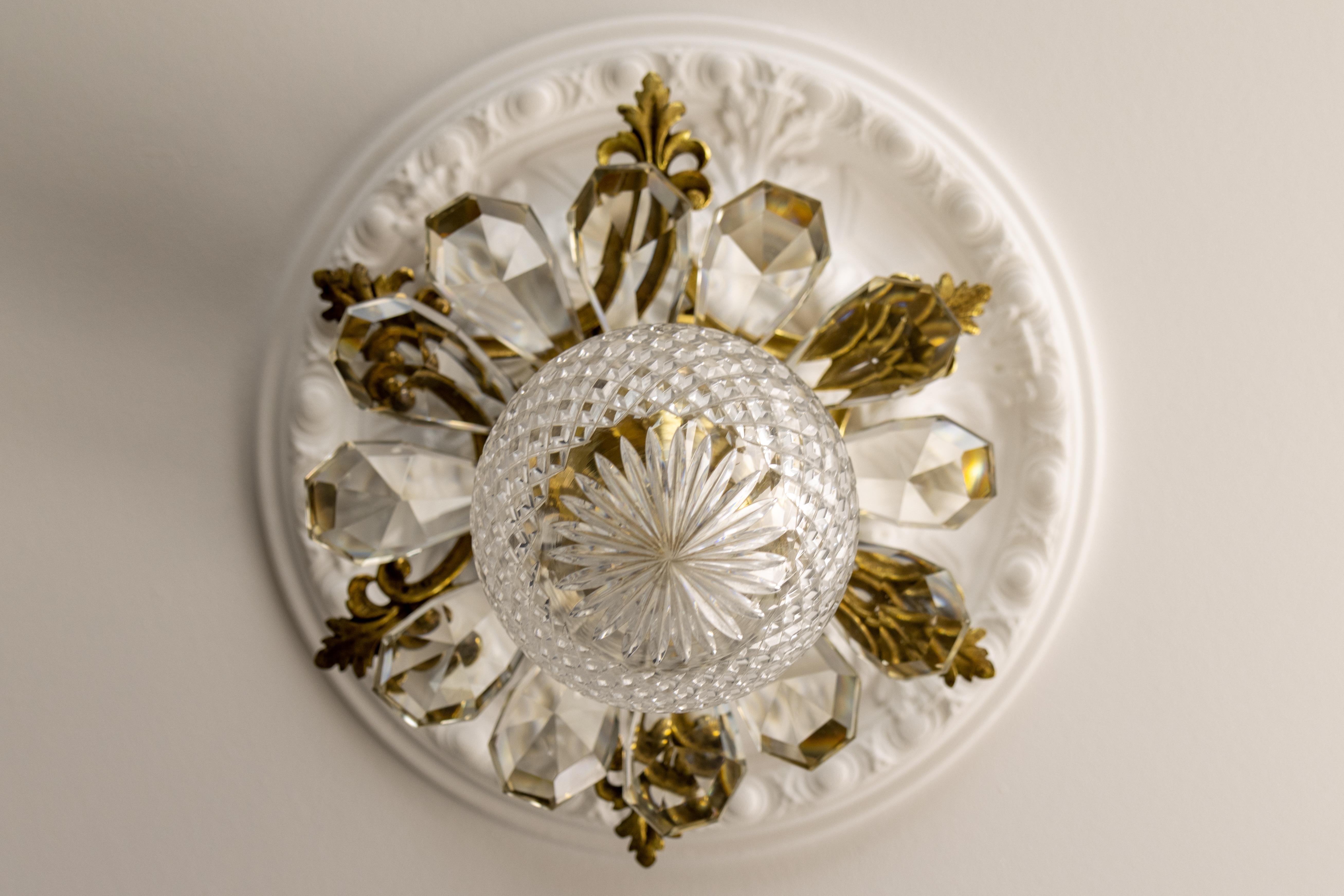 Antique French Louis XVI Crystal, Cut Glass, and Bronze Ceiling Light (Plafonnier en cristal, verre taillé et bronze) en vente 2