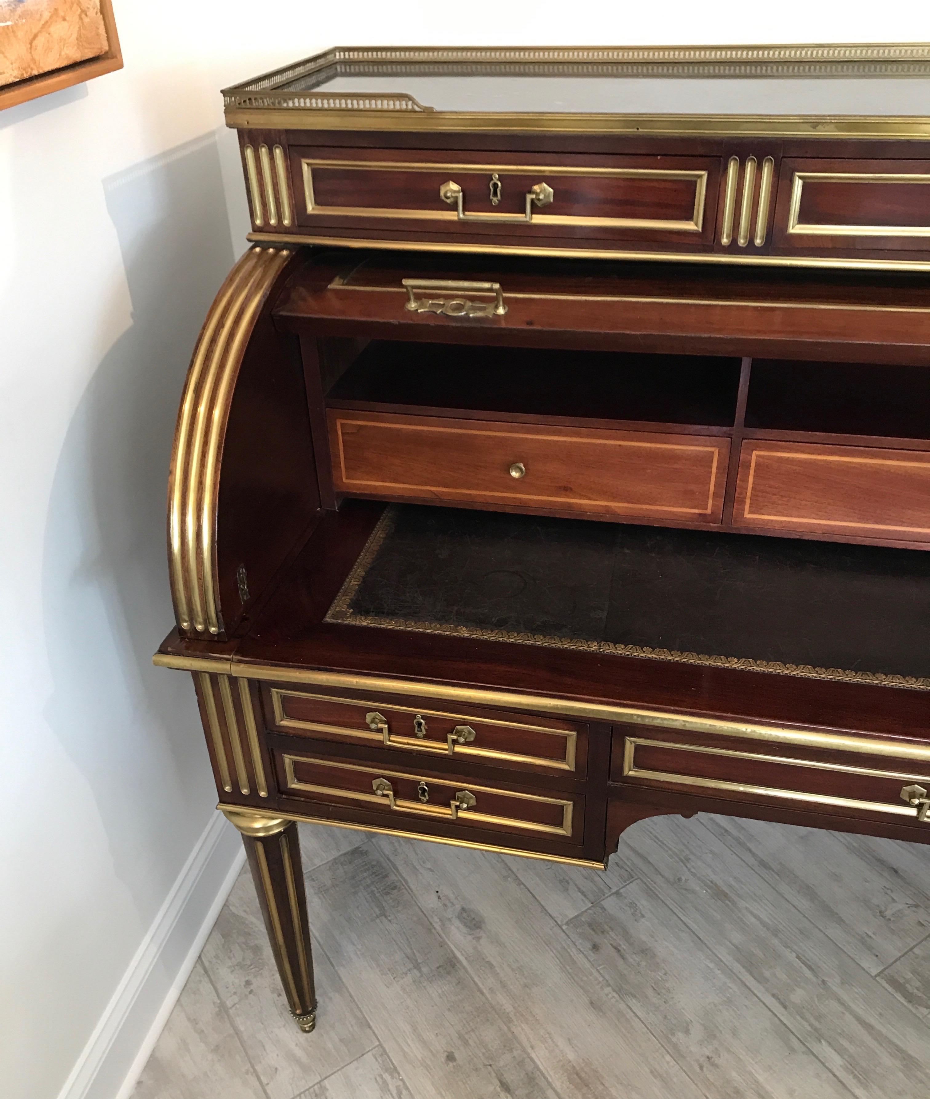 Bureau cylindrique français ancien de style Louis XVI en vente 4