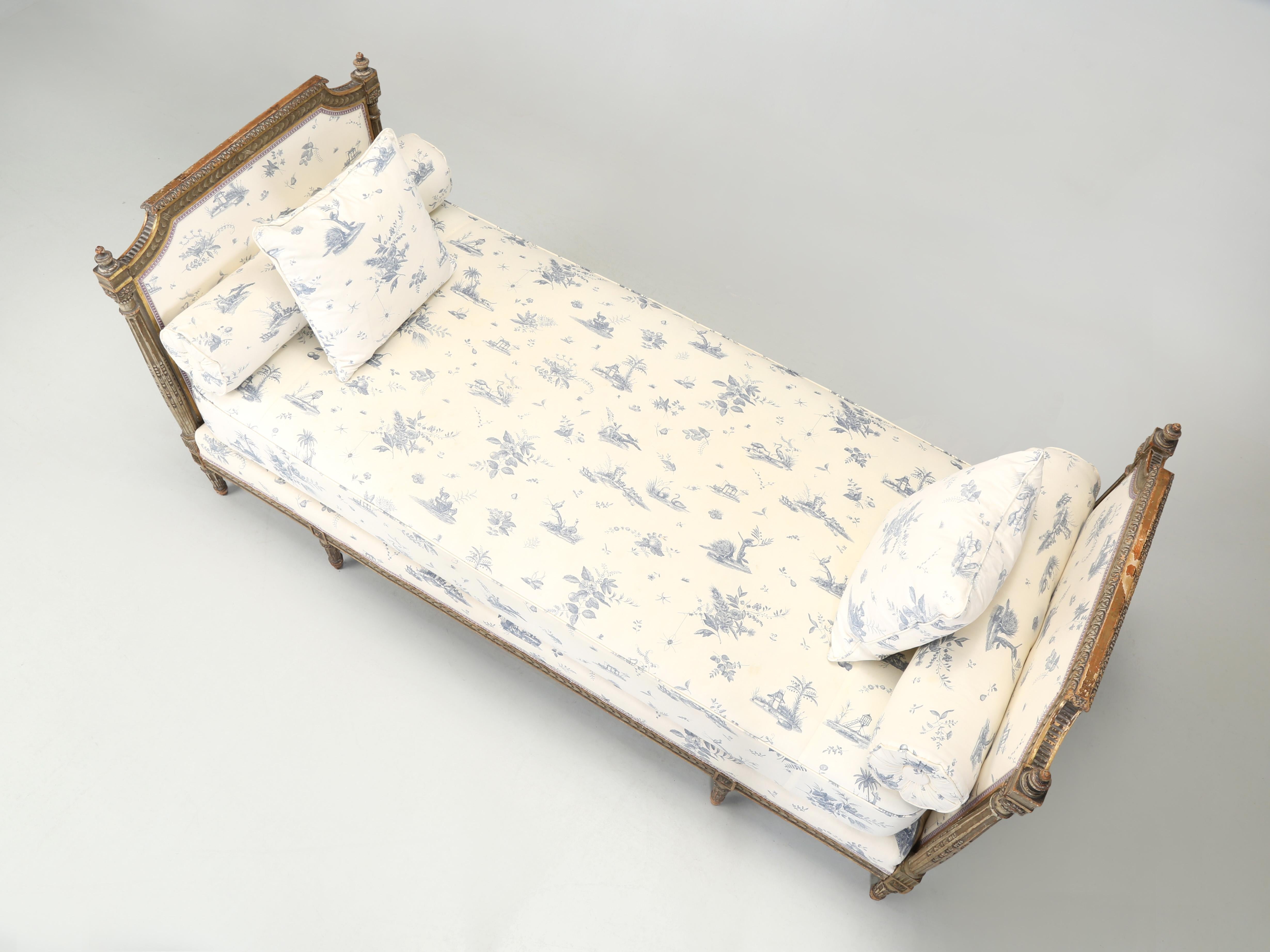 Antique French Louis XVI Style Daybed 1800’s All Original Paint and 24kt Gilding In Good Condition In Chicago, IL
