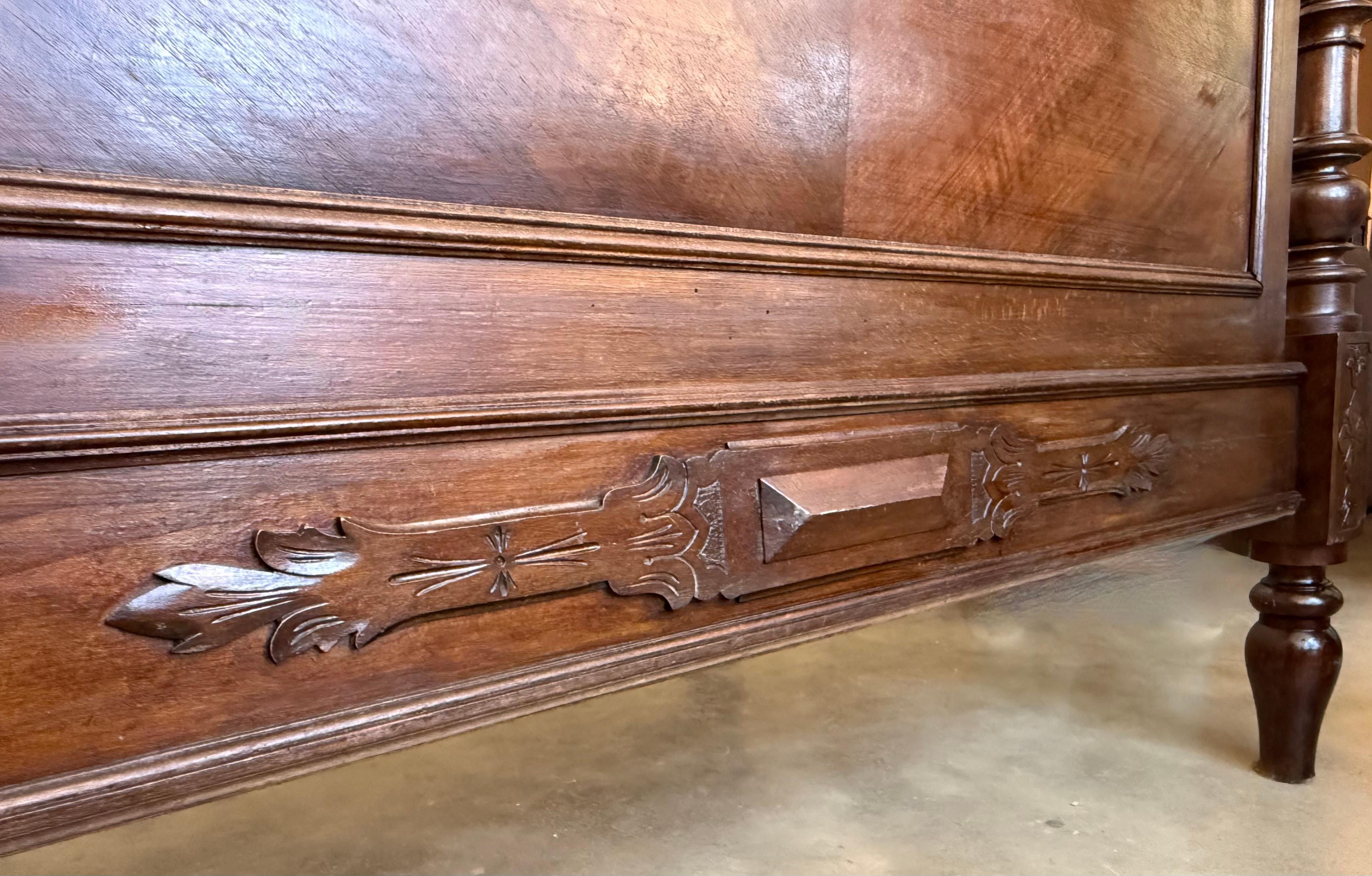 Antique French Louis XVI Full/Queen Size Rosewood Carved Bed Frame Baroque en vente 6