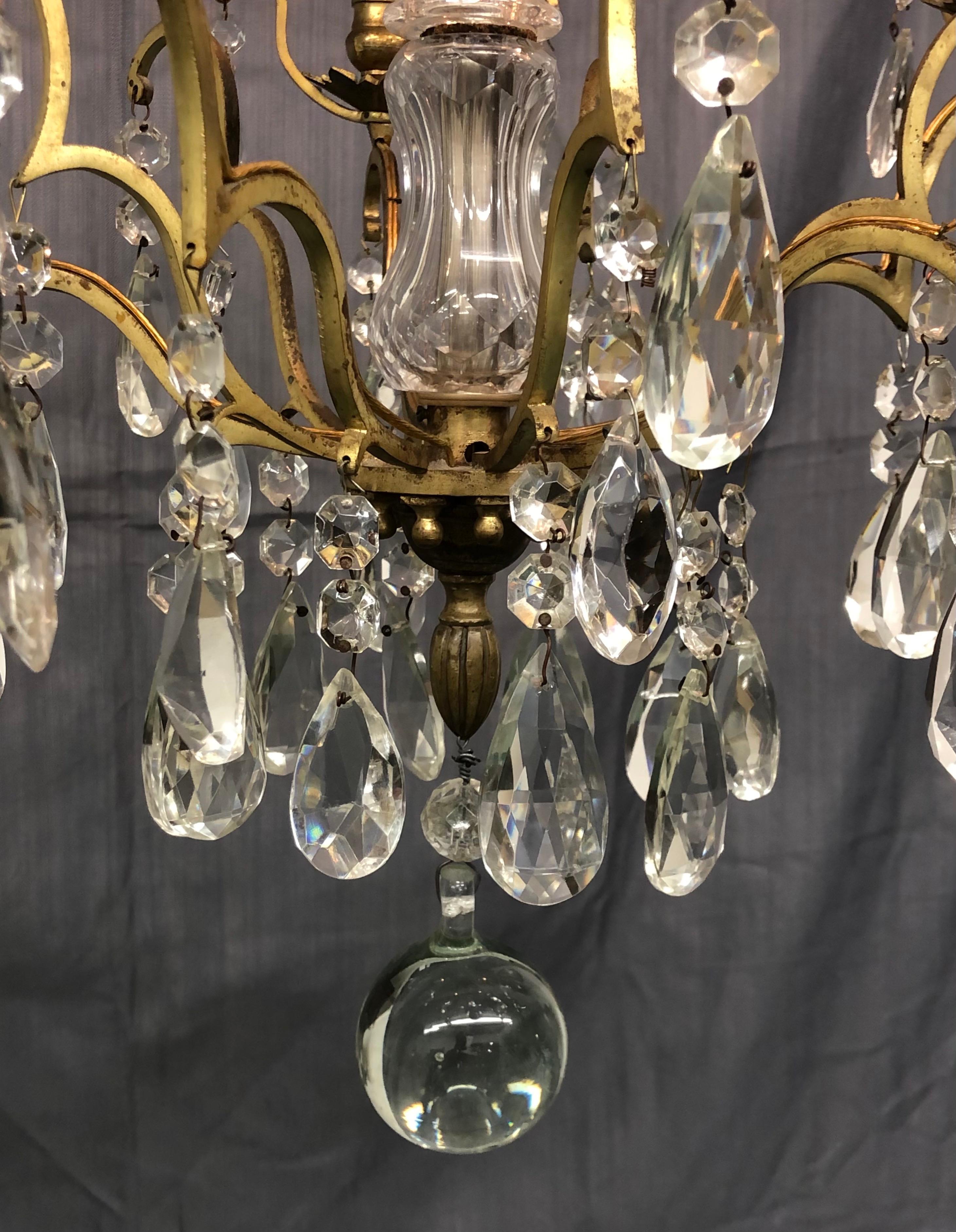 Lustre français ancien de style Louis XVI à 5 bras en bronze doré et cristal en vente 6
