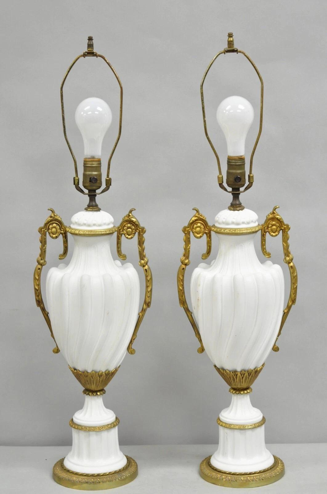 Antique French Louis XVI Style Porcelain Gilt Bronze Urn Table Lamps - a Pair in vendita 7
