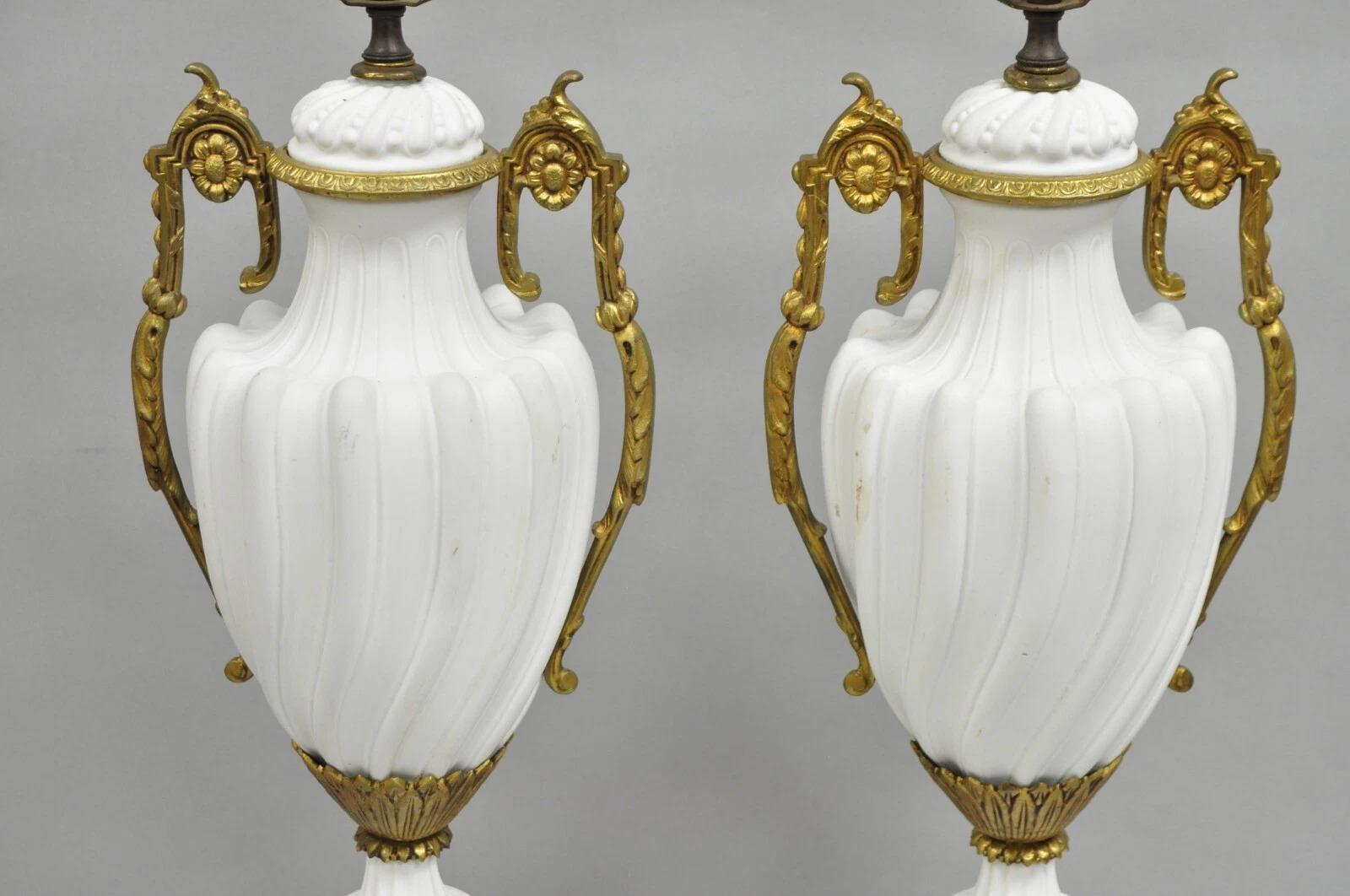 Luigi XVI Antique French Louis XVI Style Porcelain Gilt Bronze Urn Table Lamps - a Pair in vendita