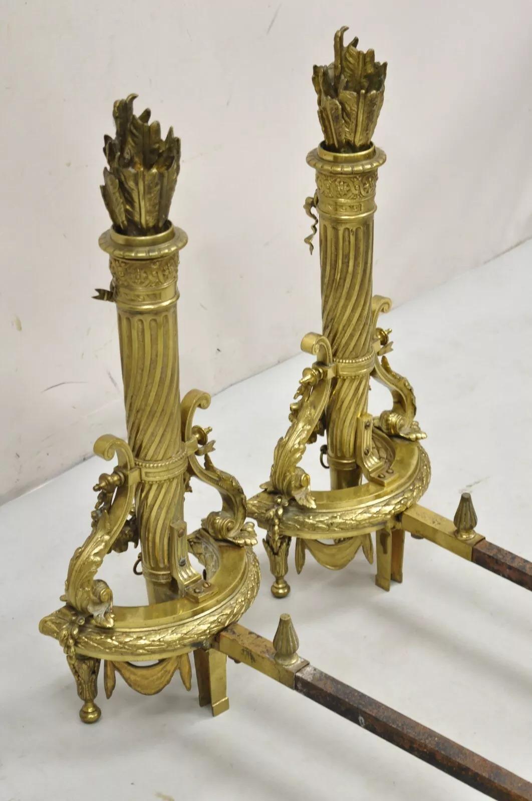 Andirons de style Louis XVI en bronze doré - Paire en vente 4