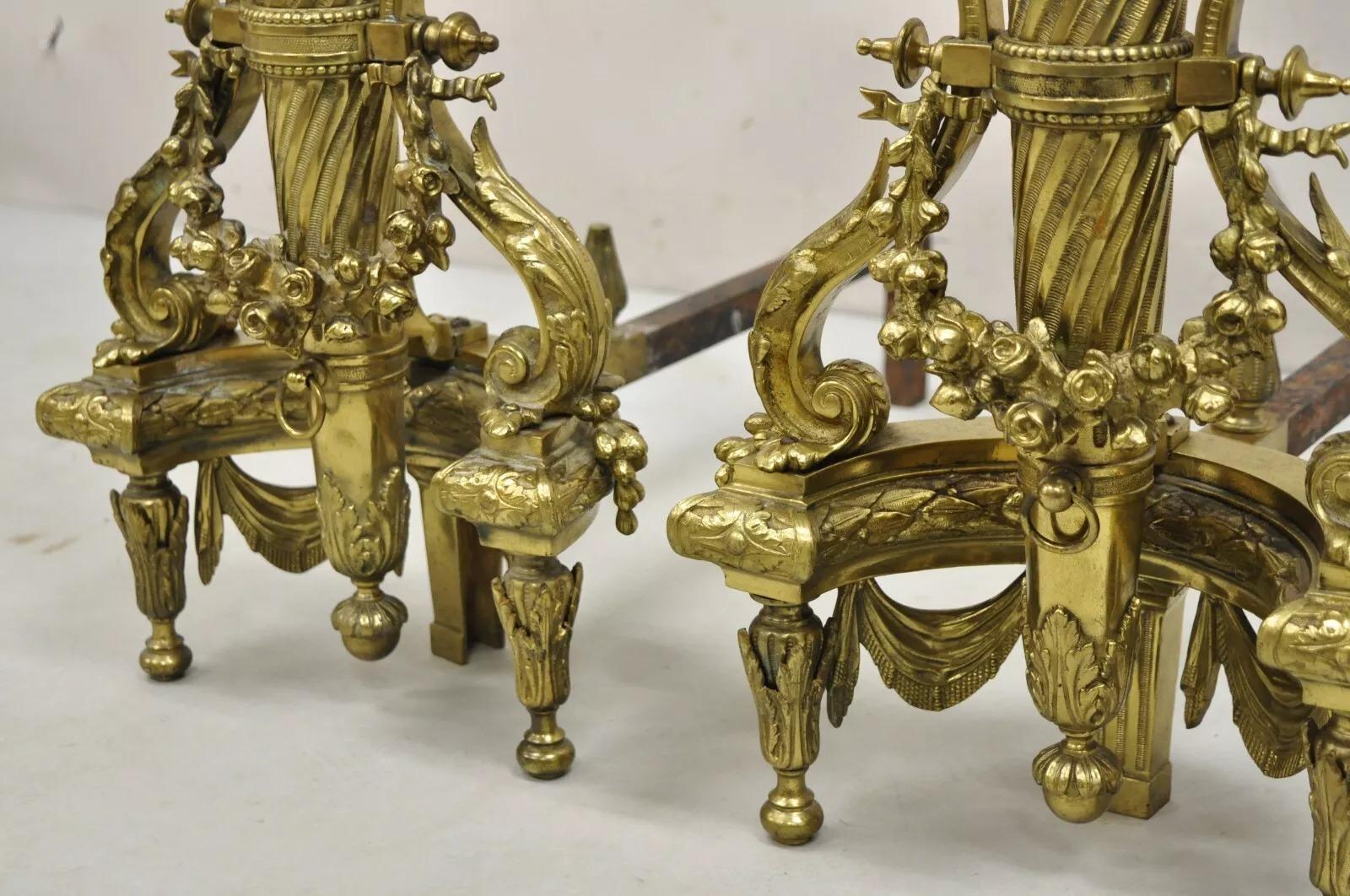 Bronze Andirons de style Louis XVI en bronze doré - Paire en vente