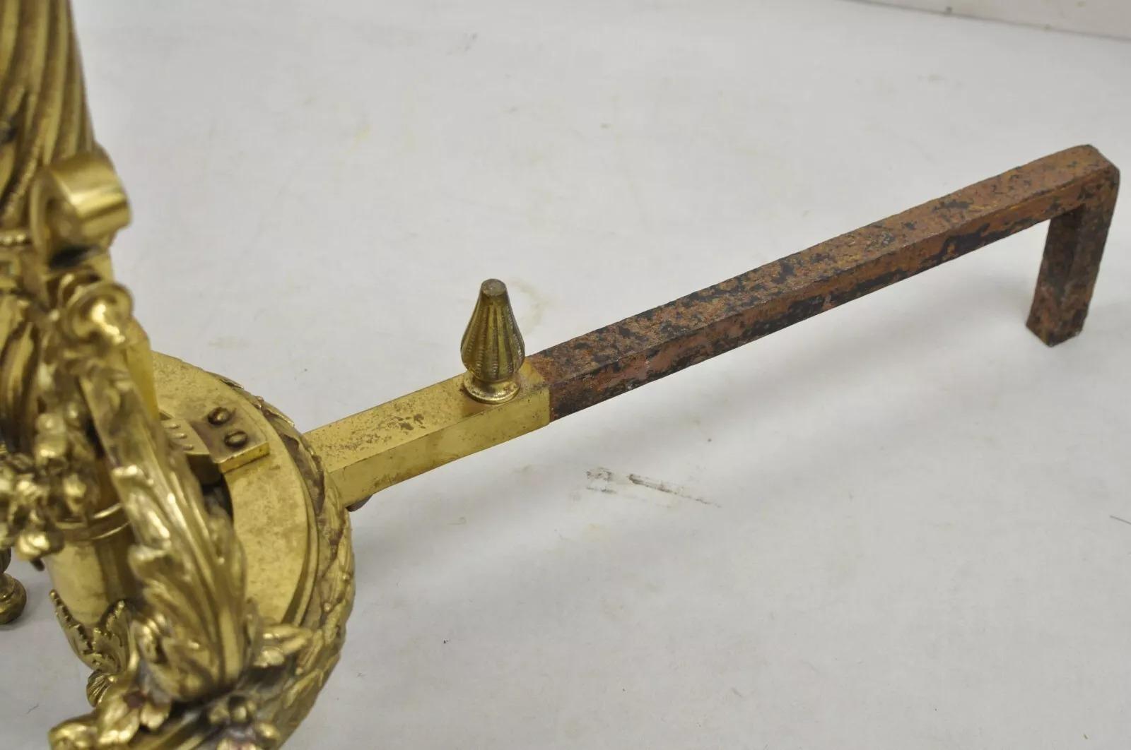 Andirons de style Louis XVI en bronze doré - Paire en vente 2