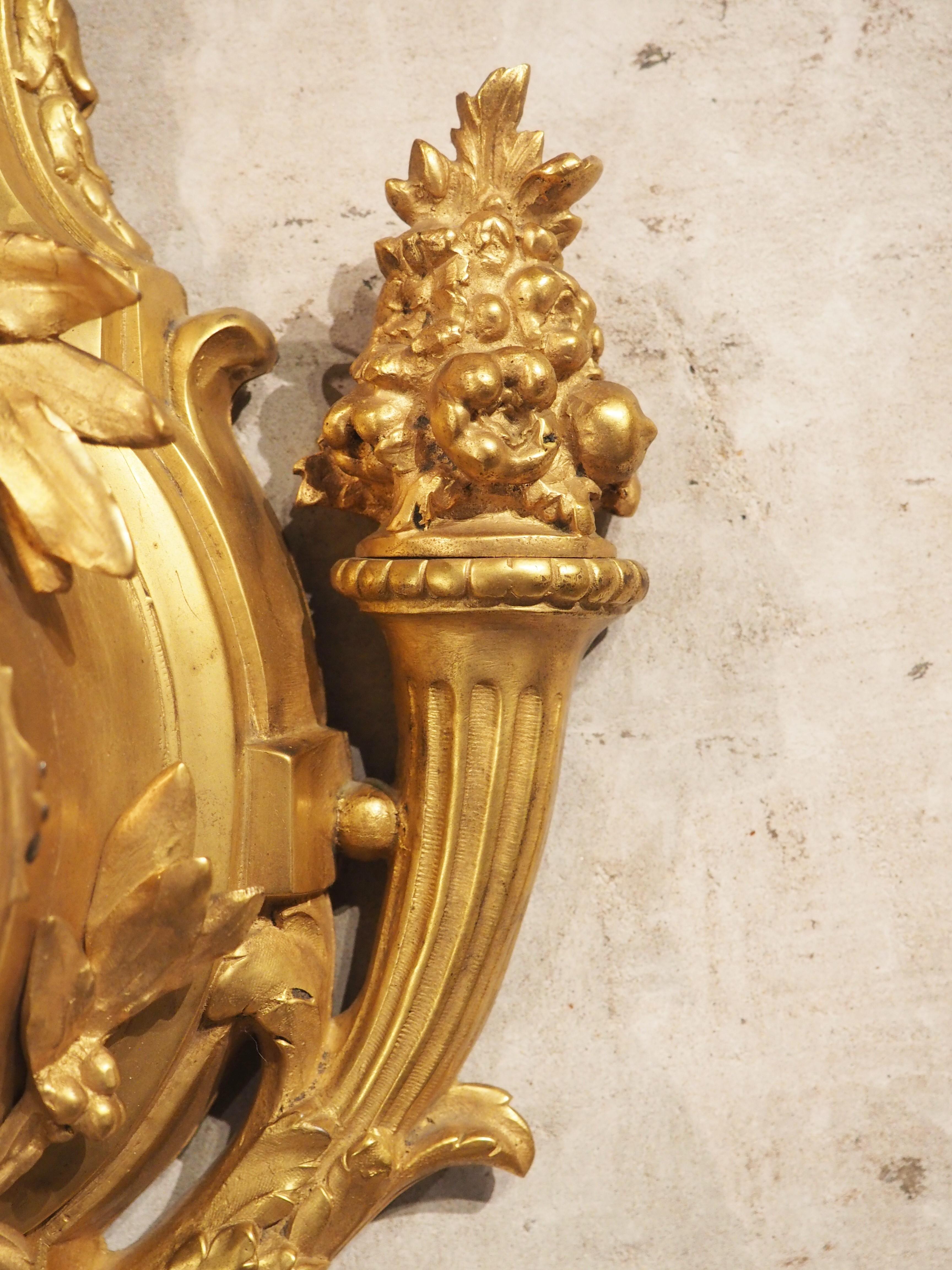 Antike französische Wanduhr aus vergoldeter Bronze im Louis-XVI.-Stil, 19. Jahrhundert im Angebot 9