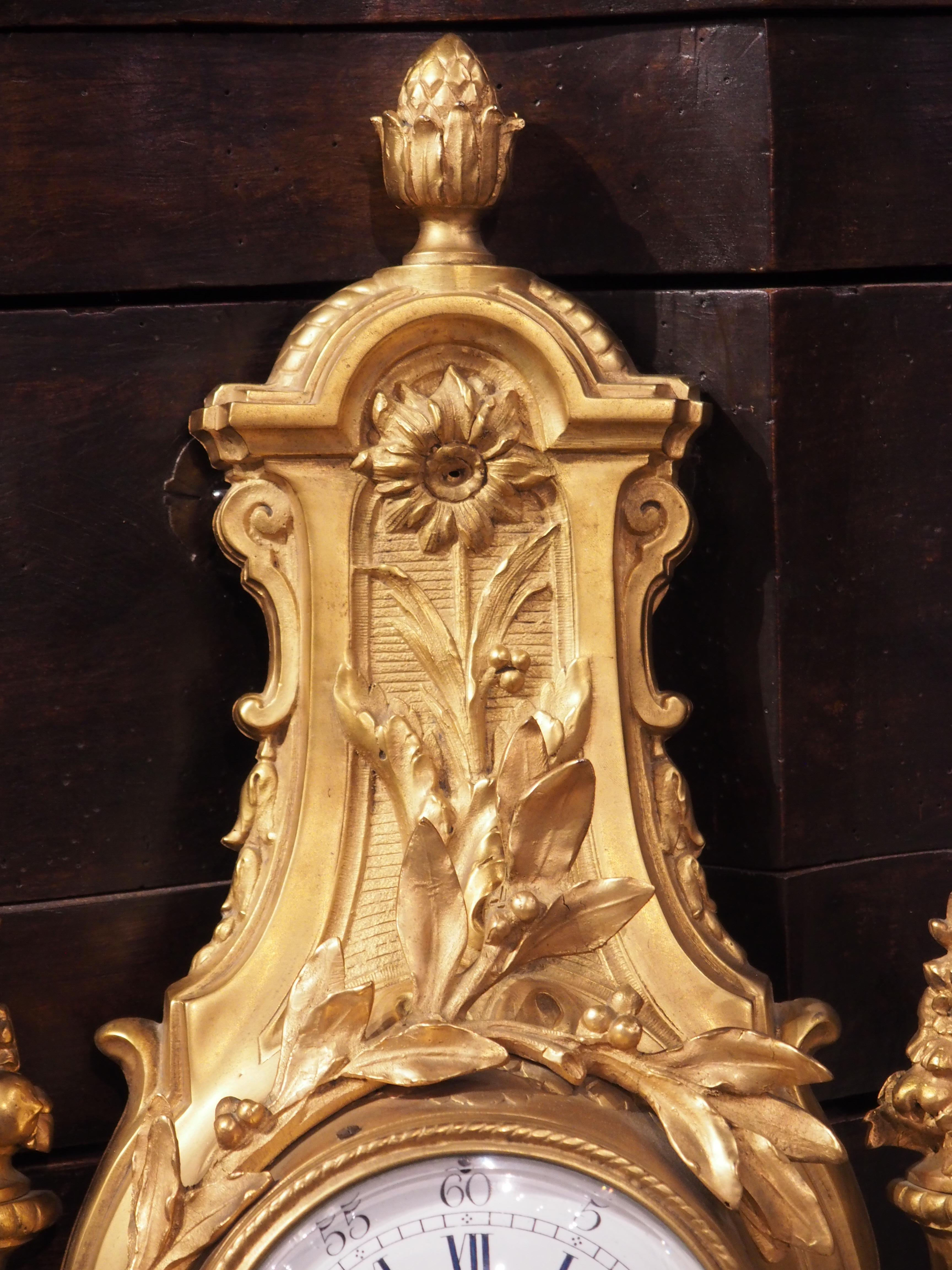XIXe siècle Horloge murale ancienne en bronze doré de style Louis XVI, 19e siècle en vente