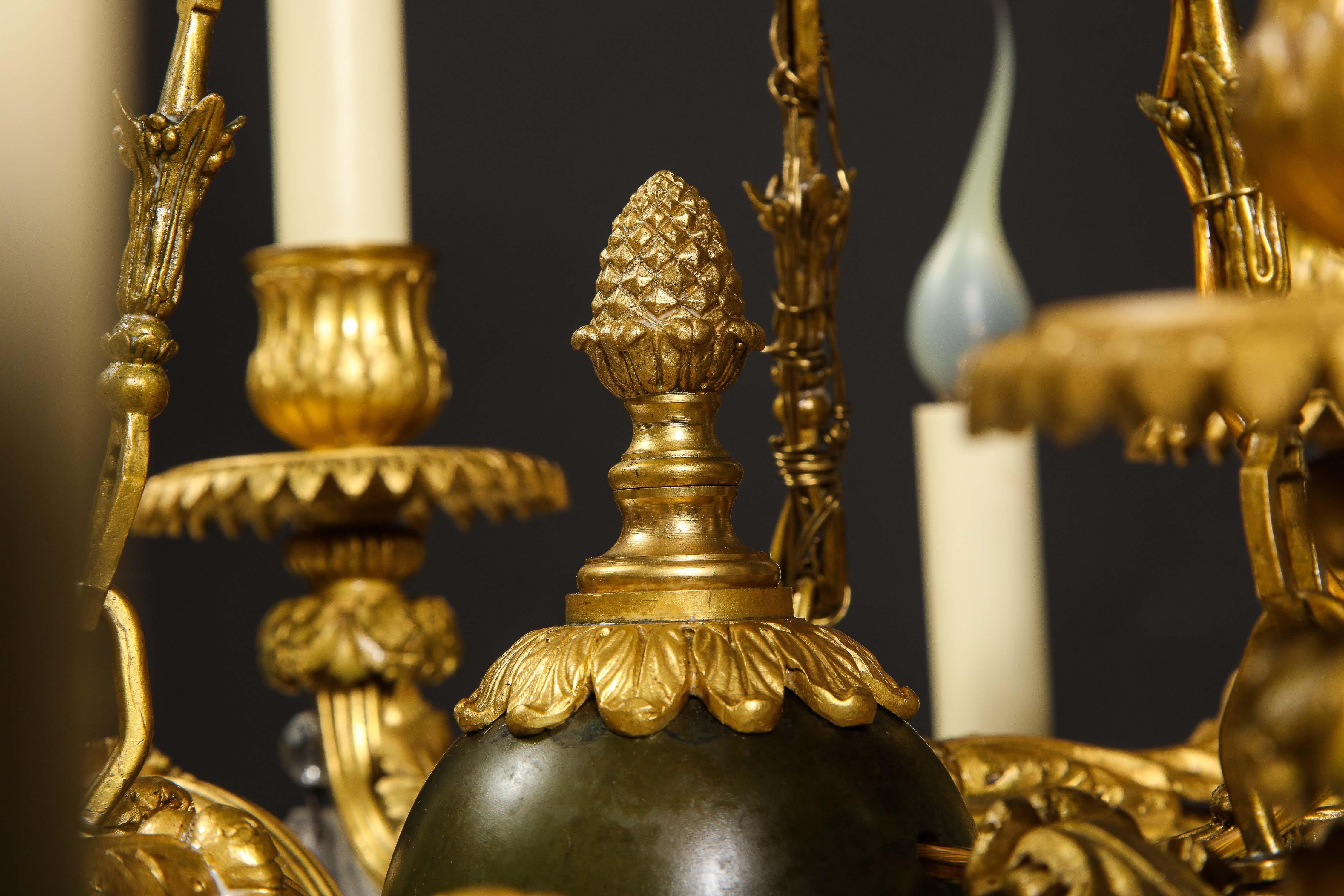 Lustre ancien en cristal de roche de style Louis XVI en bronze patiné et doré en vente 13