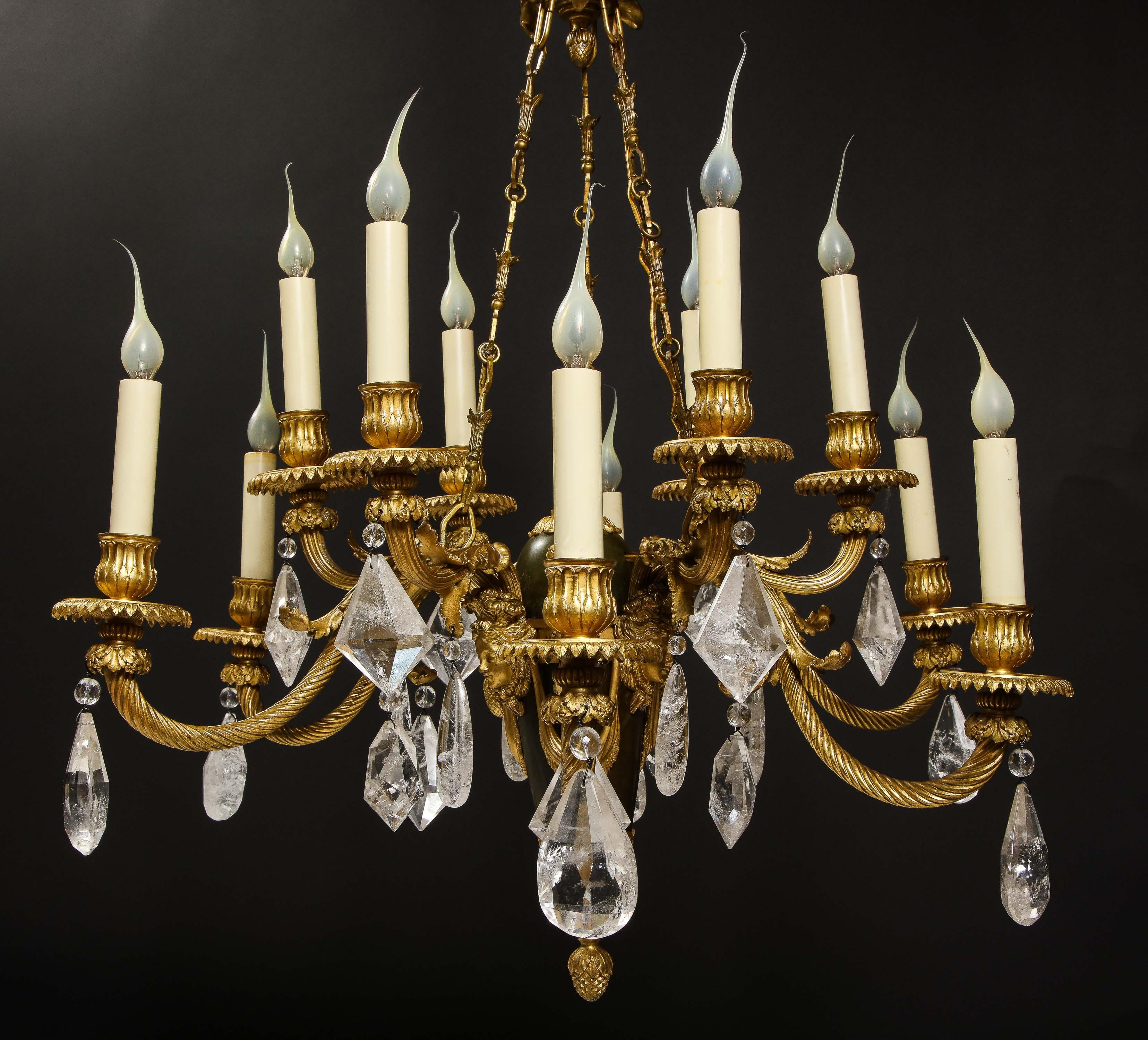 XIXe siècle Lustre ancien en cristal de roche de style Louis XVI en bronze patiné et doré en vente