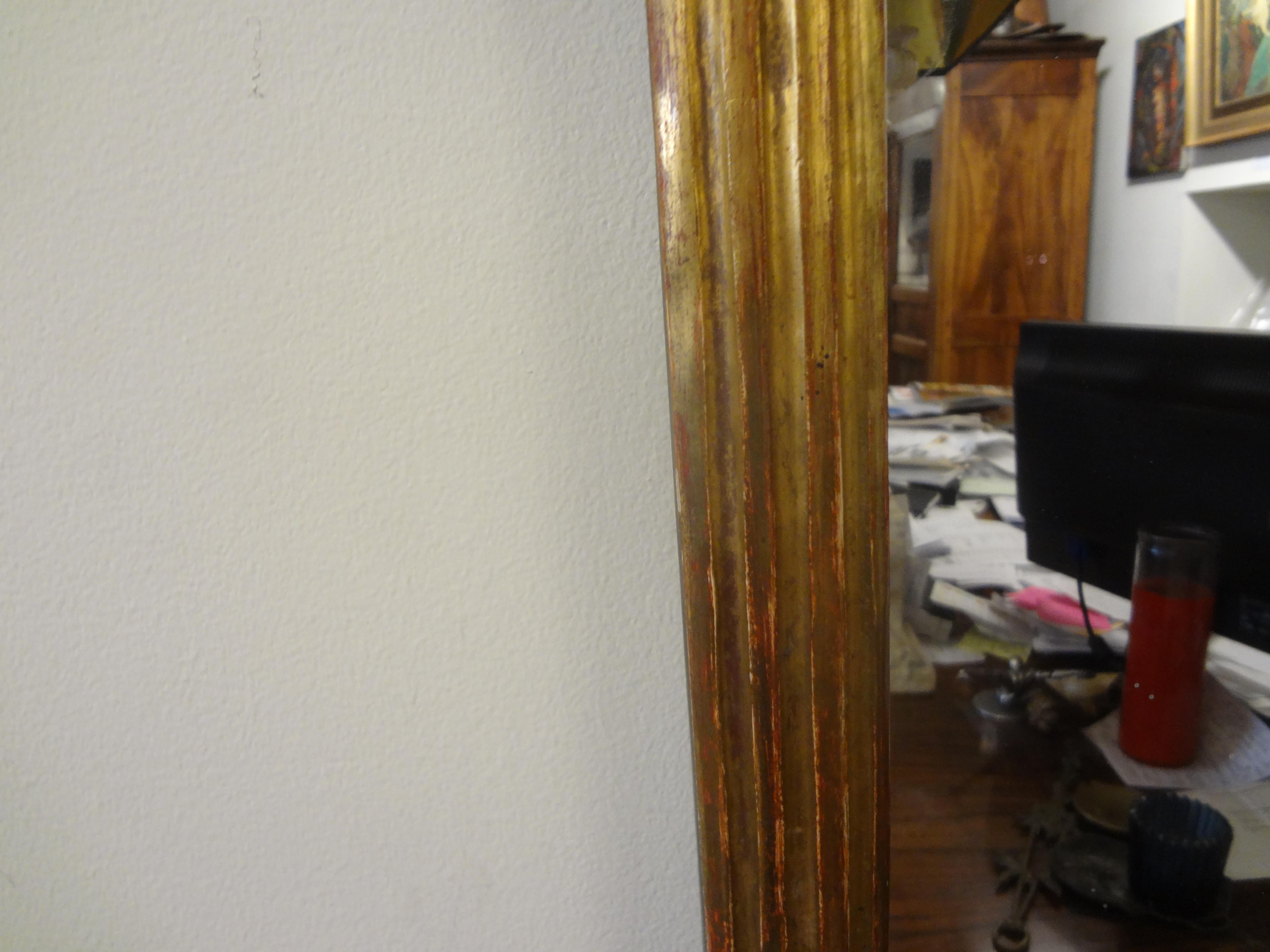 Bois doré Miroir français ancien en bois doré de style Louis XVI en vente