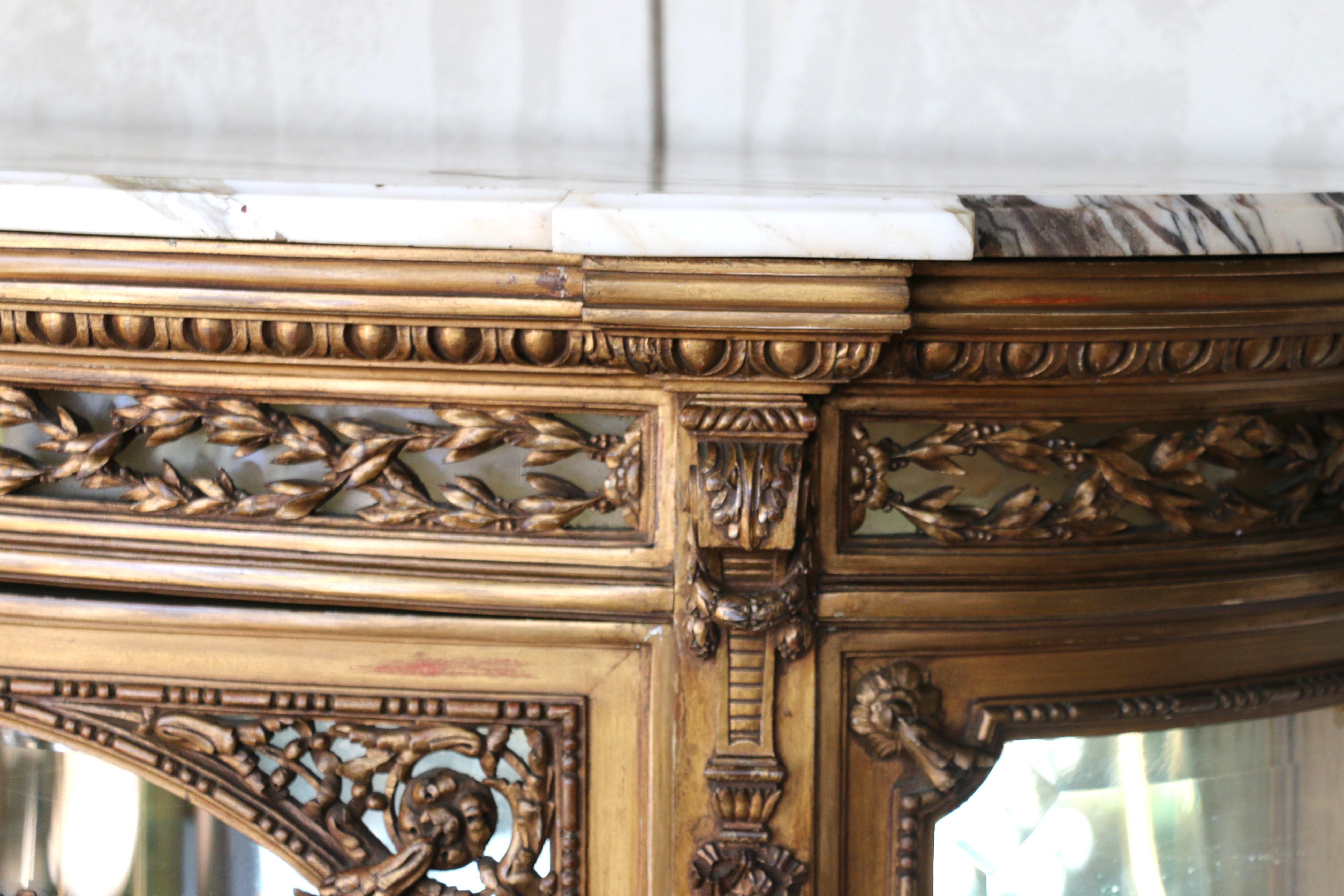 Antique French Louis XVI-Style Giltwood Vitrine With Marble Top, Early 20th Cent en venta 3