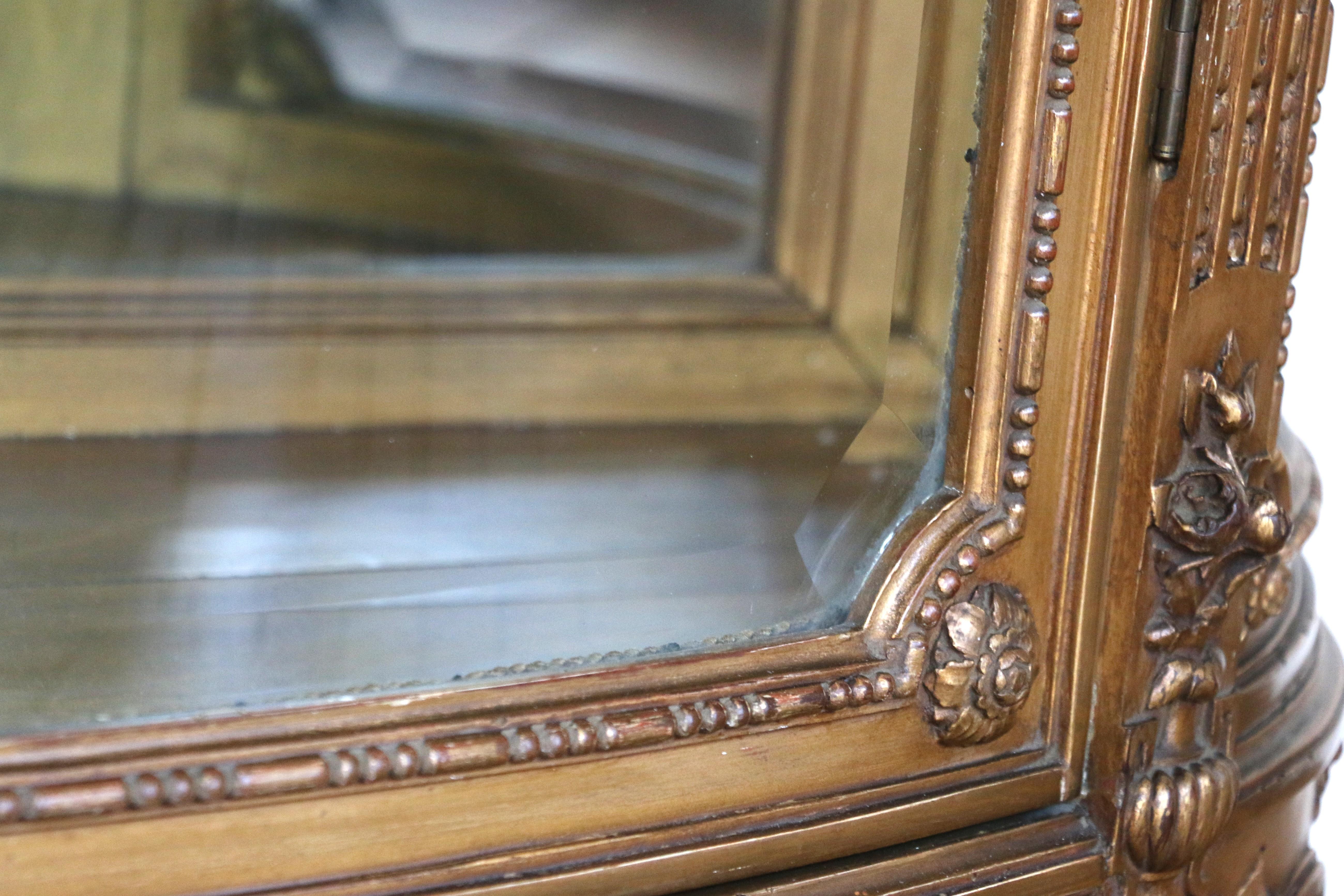 Antique French Louis XVI-Style Giltwood Vitrine With Marble Top, Early 20th Cent en venta 5