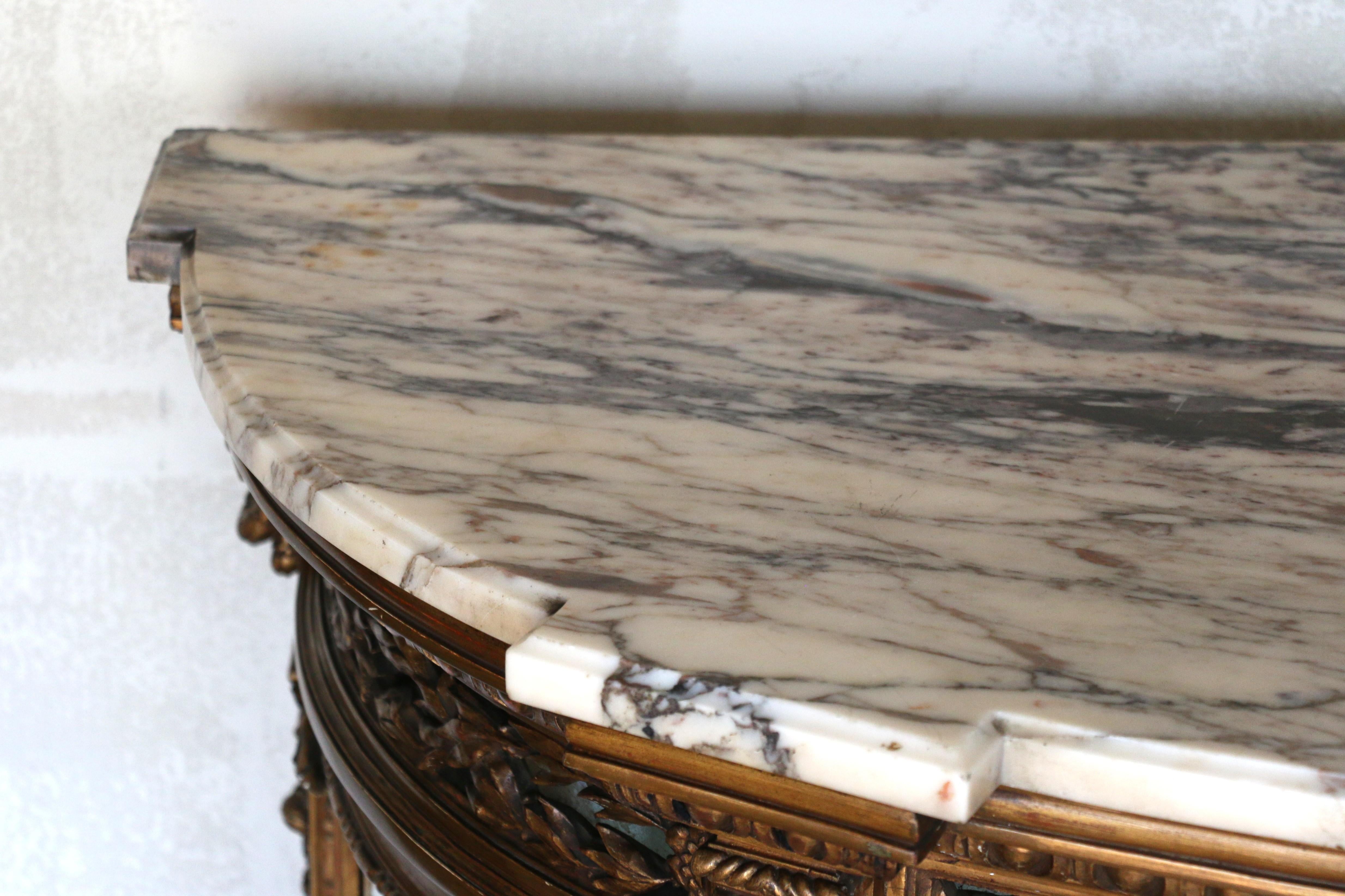 Antique French Louis XVI-Style Giltwood Vitrine With Marble Top, Early 20th Cent en venta 9