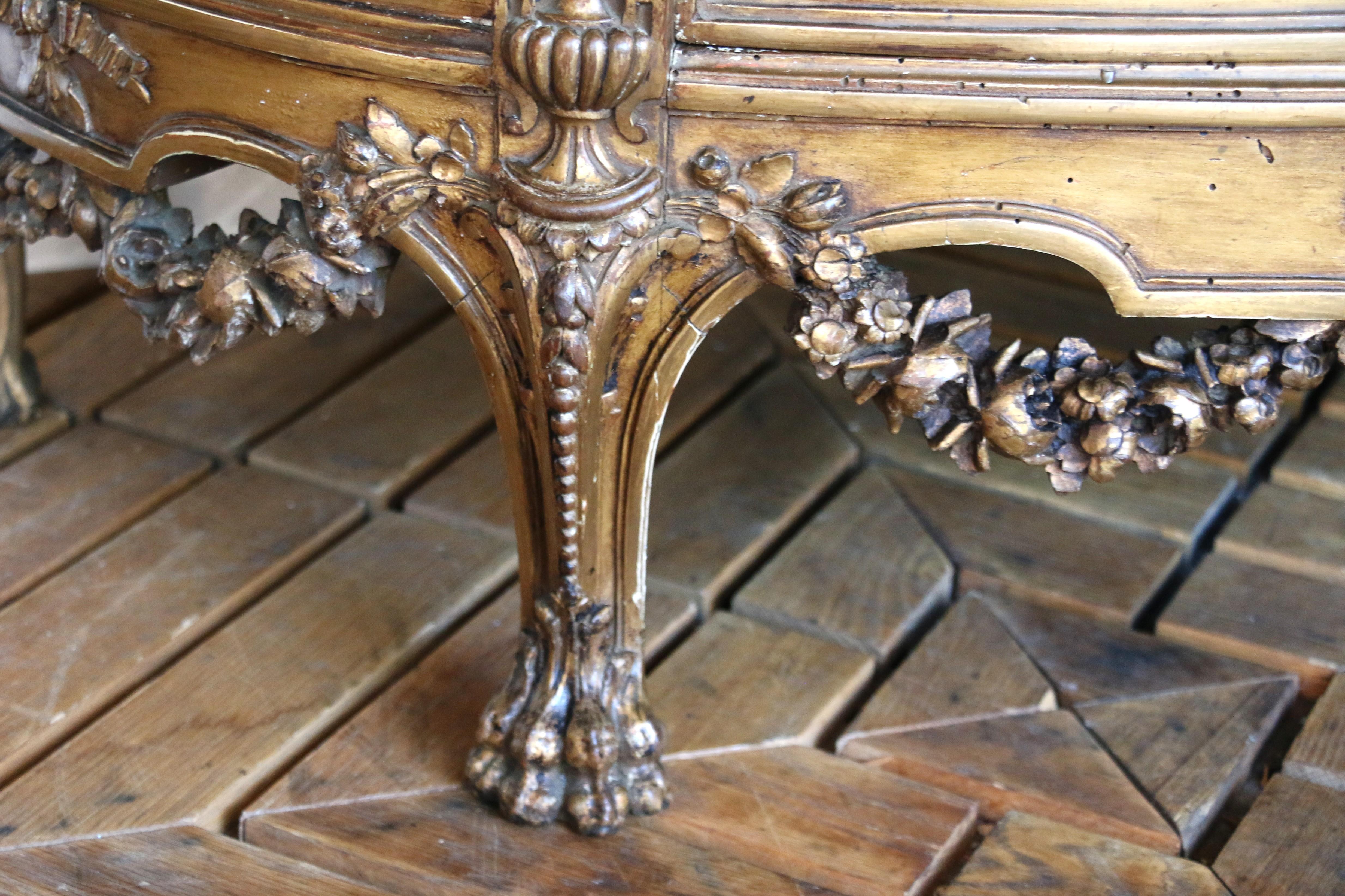 Antique French Louis XVI-Style Giltwood Vitrine With Marble Top, Early 20th Cent en venta 2