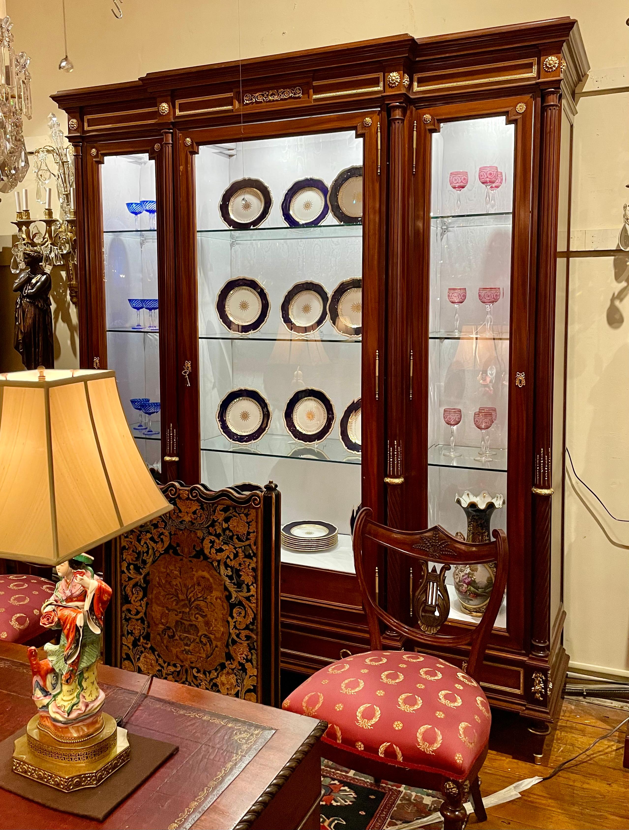 Antique French Louis XVI Style Gold Bronze Mounted Mahogany Vitrine, CIRCA 1890. in vendita 7