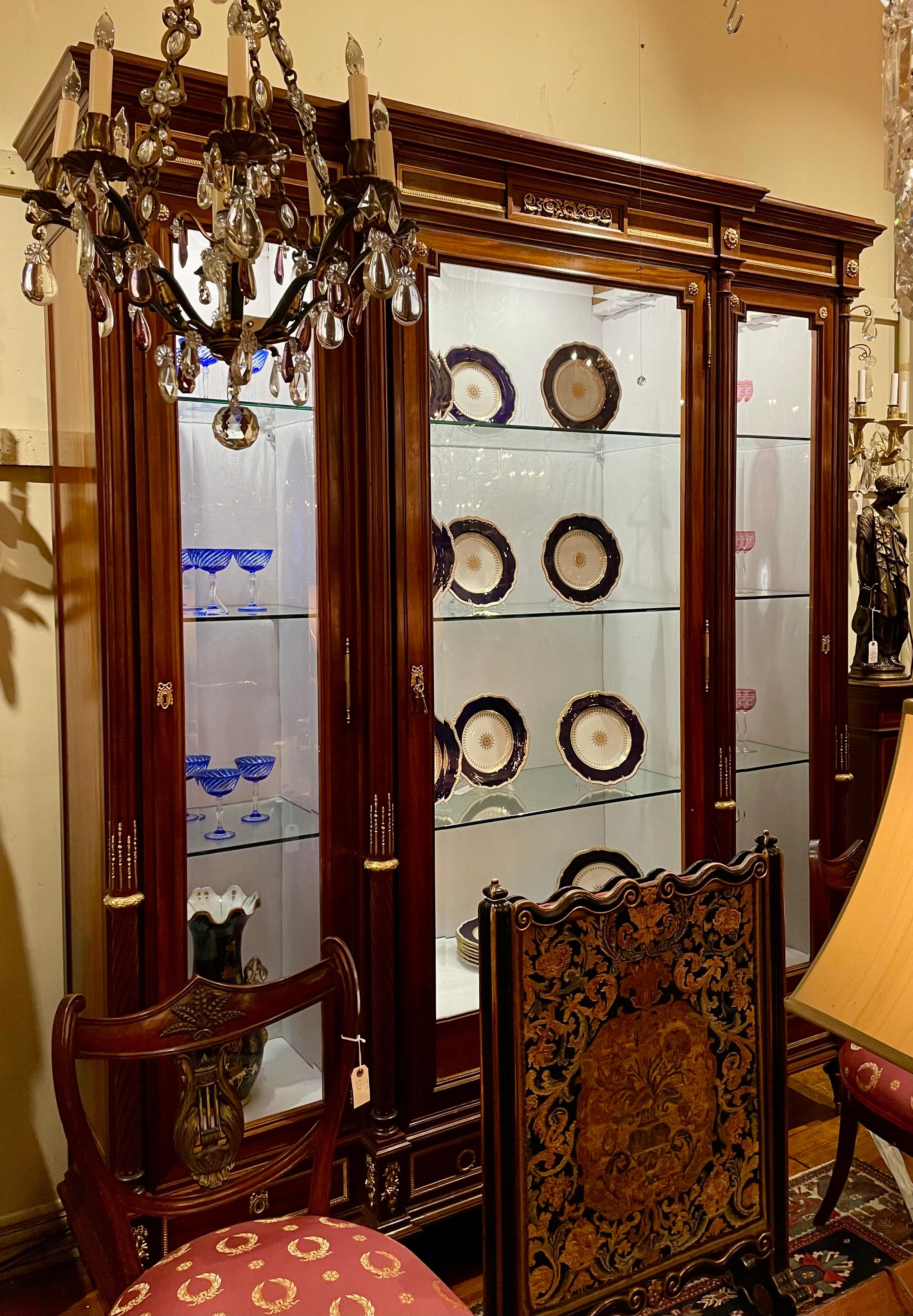 Antique French Louis XVI Style Gold Bronze Mounted Mahogany Vitrine, CIRCA 1890. in vendita 8