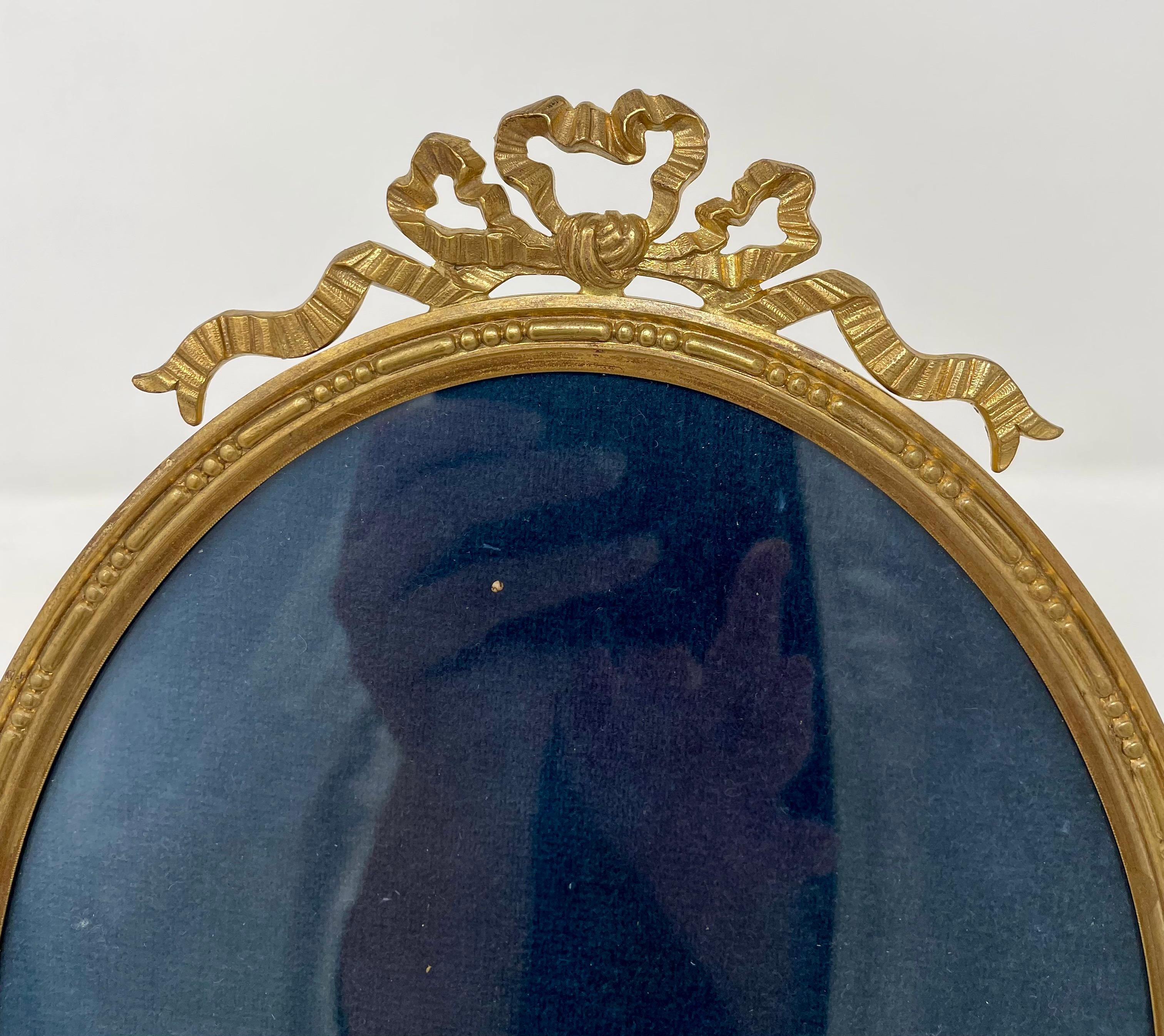 Großer antiker französischer ovaler Bilderrahmen im Louis-XVI-Stil aus Goldbronze, um 1890 im Zustand „Gut“ im Angebot in New Orleans, LA