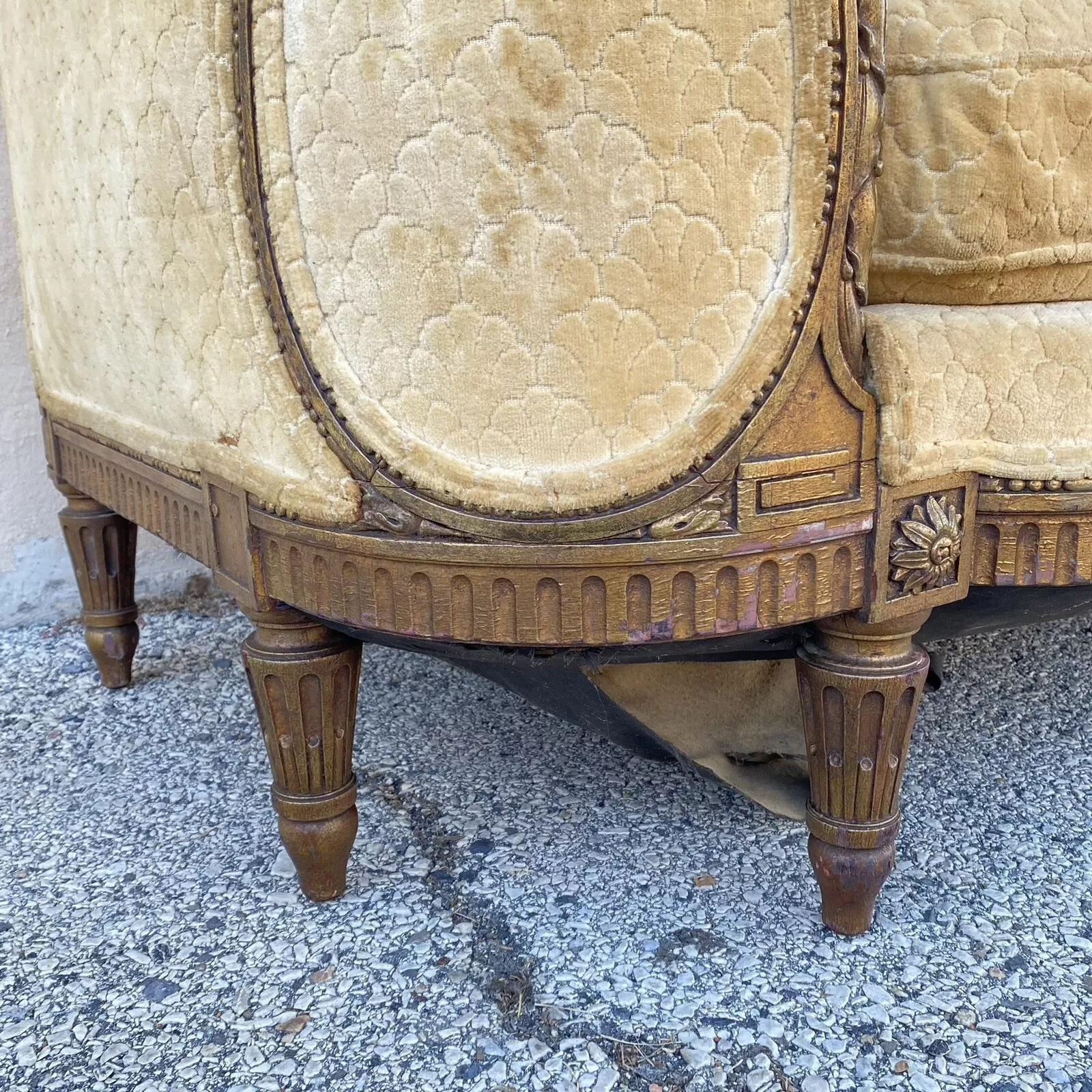 Canapé ancien de style Louis XVI en bois doré sculpté Canape Cameo en vente 1